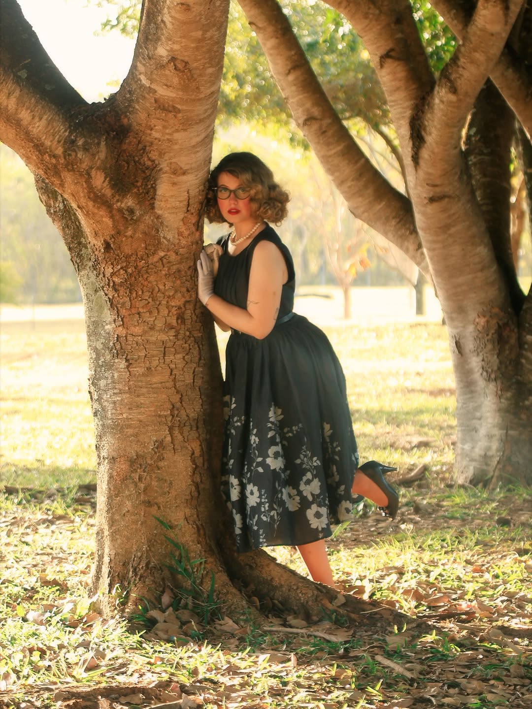 cinematic Old Hollywood afternoon 🌷🌞💋🎞️📽️ 
this @chillinenofficial dress really makes me feel like a movie heroine! 
these are one of my favourite shots ever!!! especially considering I was feeling low because of my period! 
thank you @condepaladino for your magic! 
You can use the code 'maria' for $12 off this beauty!
-
🇧🇷 me senti muito muito muito linda nessas fotos e nesse vestido!!! Mto obrigada @condepaladino pela mágica e paciência 🪄 Sério, passei a semana de cama por conta da men