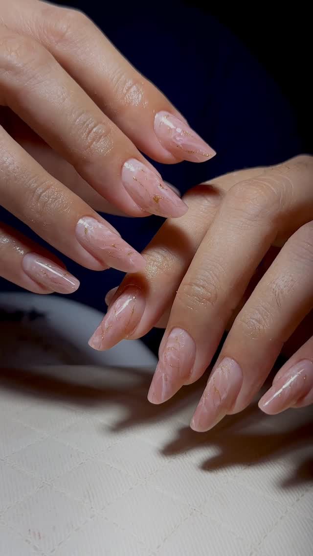 Bem delicada, bem princesa ✨efeito marmorizado 🩷 eu amei! Vocês fariam? Mais uma vez com a minha nails @nails_lara_designer ✨🩷 arrasa muito! #unha #unhaslindas #nails