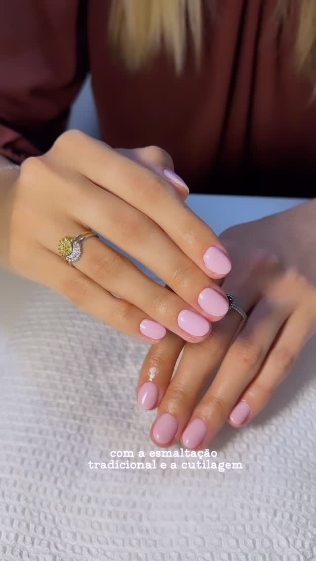 Hoje foi dia de conhecer o trabalho da Bru e viver uma experiência incrível! 💅🏻✨ @brunadelefratenailconcept 
Atendimento maravilhoso, muito capricho e um resultado lindo. 🤍