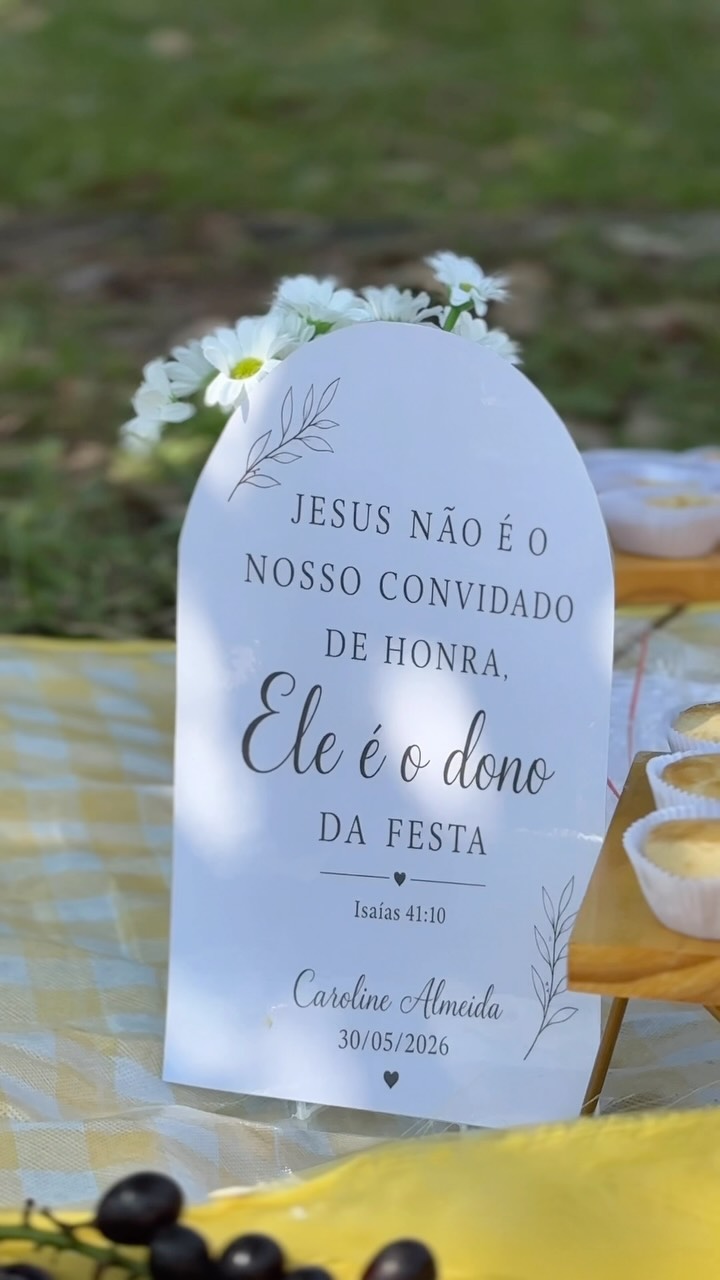 Toda flor tem um processo. Primeiro a semente, depois a terra, depois a chuva. E só então vem o florescer. Hoje eu celebro não apenas mais um ano de vida, mas tudo o que Deus fez em mim durante o processo. 
EU FLORESCI 🌼🐝🍯💛🧺

Essa data ficará marcada 30.05.2026 🎂

Ornamentação : @decoracaoperolla 
Filmagem : @juniorsan67 

#picnic #jesus #riodejaneiro #amigasirmãs #louvoreadoração