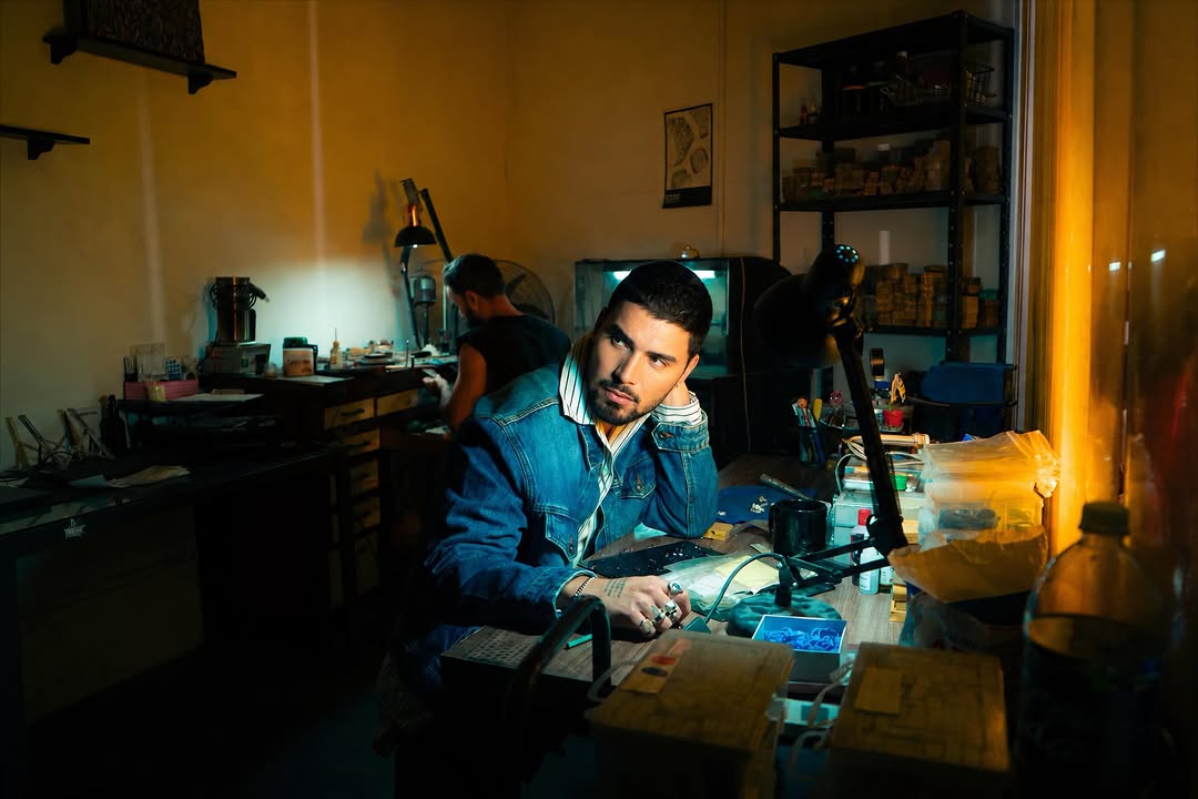 still para o clipe “Alô Djavan”, do @brunodalttro 

Ficha técnica:
Direção e Montagem: Marcus Ramos @marcus_rf 
Direção de Fotografia: Eduardo da Matta @eduardodamatta 
Fotografia: Eduardo de Paulla @eduardodepaulla 
Maquiagem: @igorleitemua 
Styling: @matheusrodes