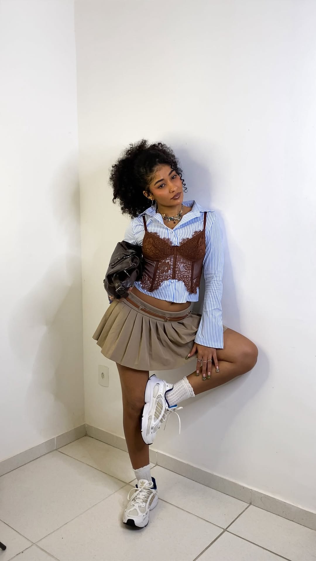 Como montei um look usando lingerie ✨ Usariam ou já usaram essa tendência? 🤯

Corset @kennylingerie 
ID Blusa SHEIN: 45737627

#grwm #outfit #fashionreels