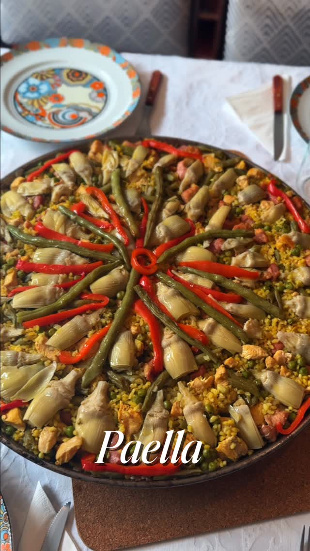 O aniversário é dela, mas quem ganha presente são vocês. Receita da tradicionalíssima Paella da dona Stela ❤️
Em breve ingredientes nos comentários 😅
.
.
.
#paella #cozinhaespanhola #paellavalenciana