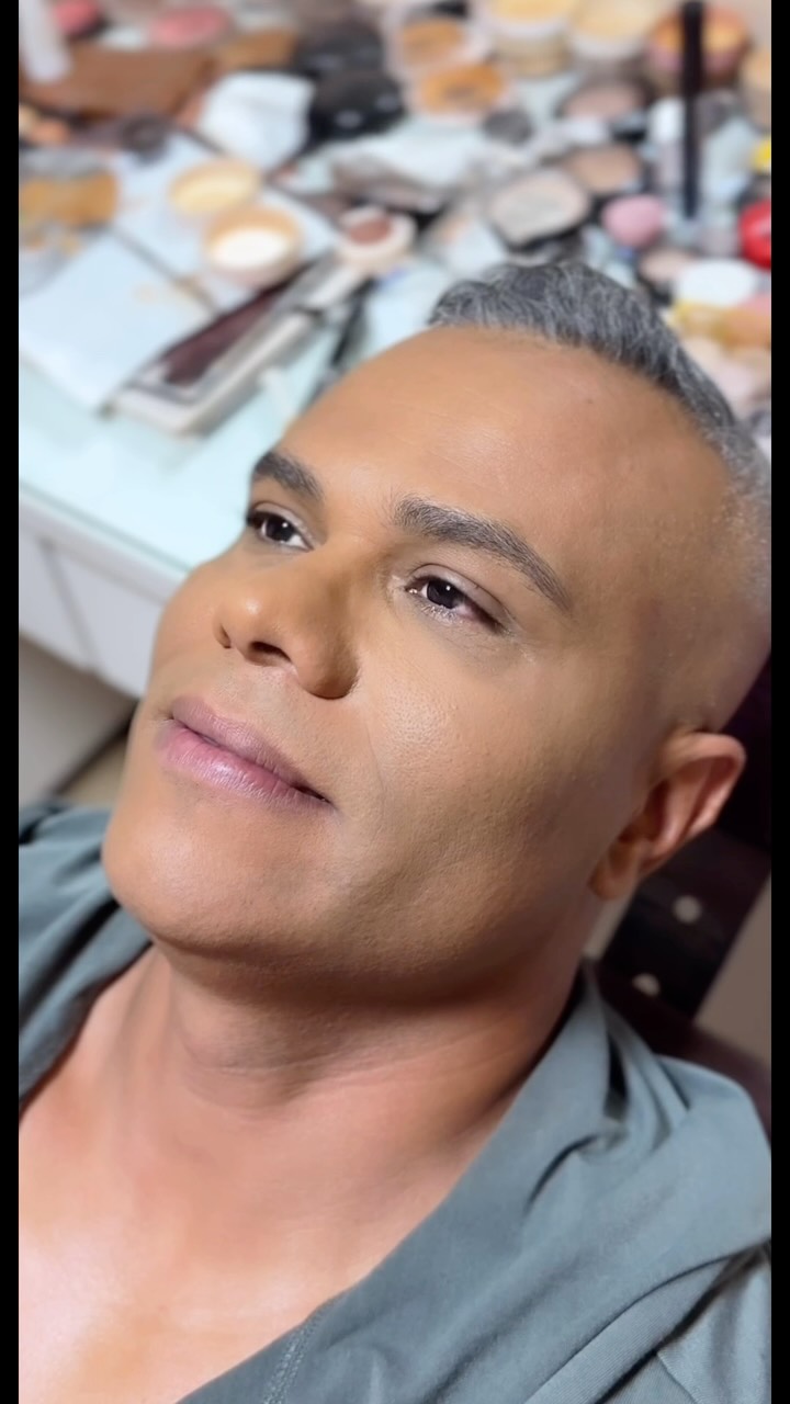 Maquiagem masculina tem que ser sutil e estratégica! 
.
.
#gracielemaiamakeup #maquiagemmasculina #makemasculina #maquiagemnoivo #maquiagemdehomem