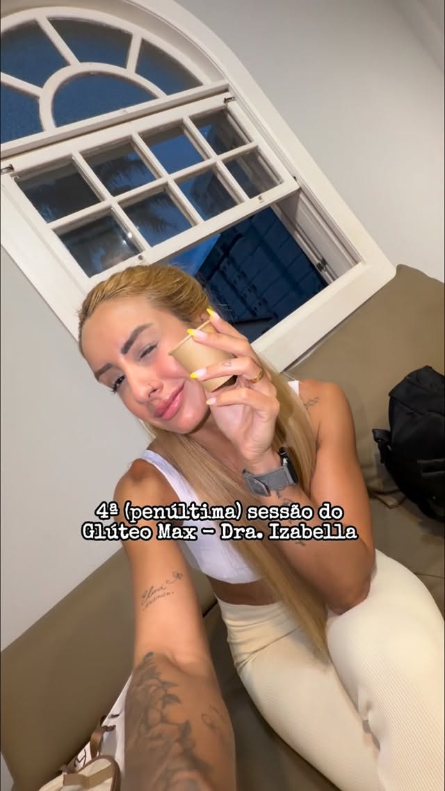 Método seguro e sem ser artificial! Estou amando! 🥹🤏
.
@dra.izabellaalmeida 💉
.
#publi #gluteo #procedimento #macaé