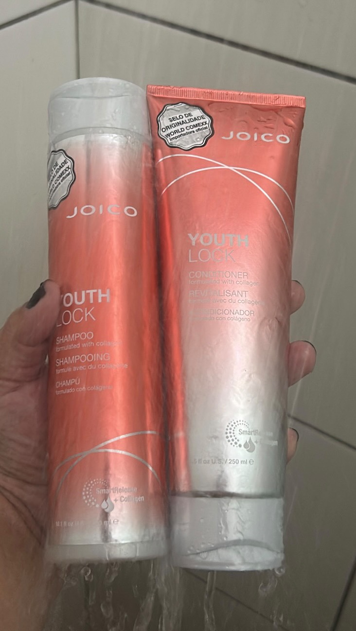 Cuidando dos cabelos com @joicobrasil 
Linha YouthLock

O colágeno não é só para a pele! 😉 A linha Joico Youthlock traz o poder do colágeno hidrolisado e do óleo de buriti para salvar cabelos porosos, opacos e quebradiços. O resultado? Fios encorpados, brilhantes, sem frizz e 4x mais resistentes à quebra. Uma fonte de juventude para o seu cabelo! 

#Joico #HairCare #RejuvenescimentoCapilar #cabelos cuidadocapilar💚🍃