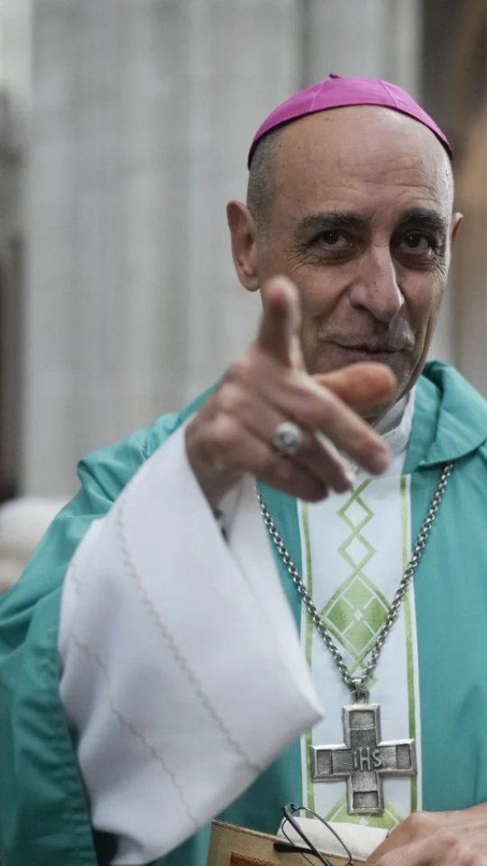 Os modernistas infiltrados na Santa Igreja querem guiá-la na mesma direção tomada pelas Igrejas Protestantes nas últimas décadas.

Com consequências desastrosas para elas.

Ao invés de aprender com erros pastorais dos protestantes, se quer imitá-los!