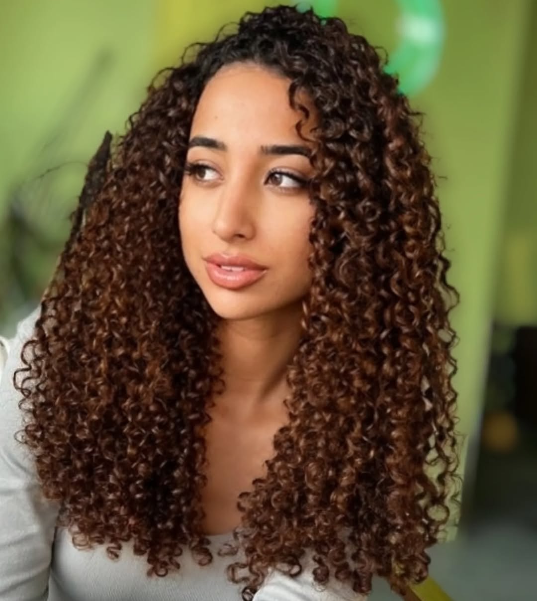 Nicolly nunca havia cortado o cabelo em salão, (sempre foi a mãe que cortava), dessa vez o Bioma foi escolhido e eu tive o privilégio de trazer ainda mais beleza para ela.... Arraste e veja o antes/depois