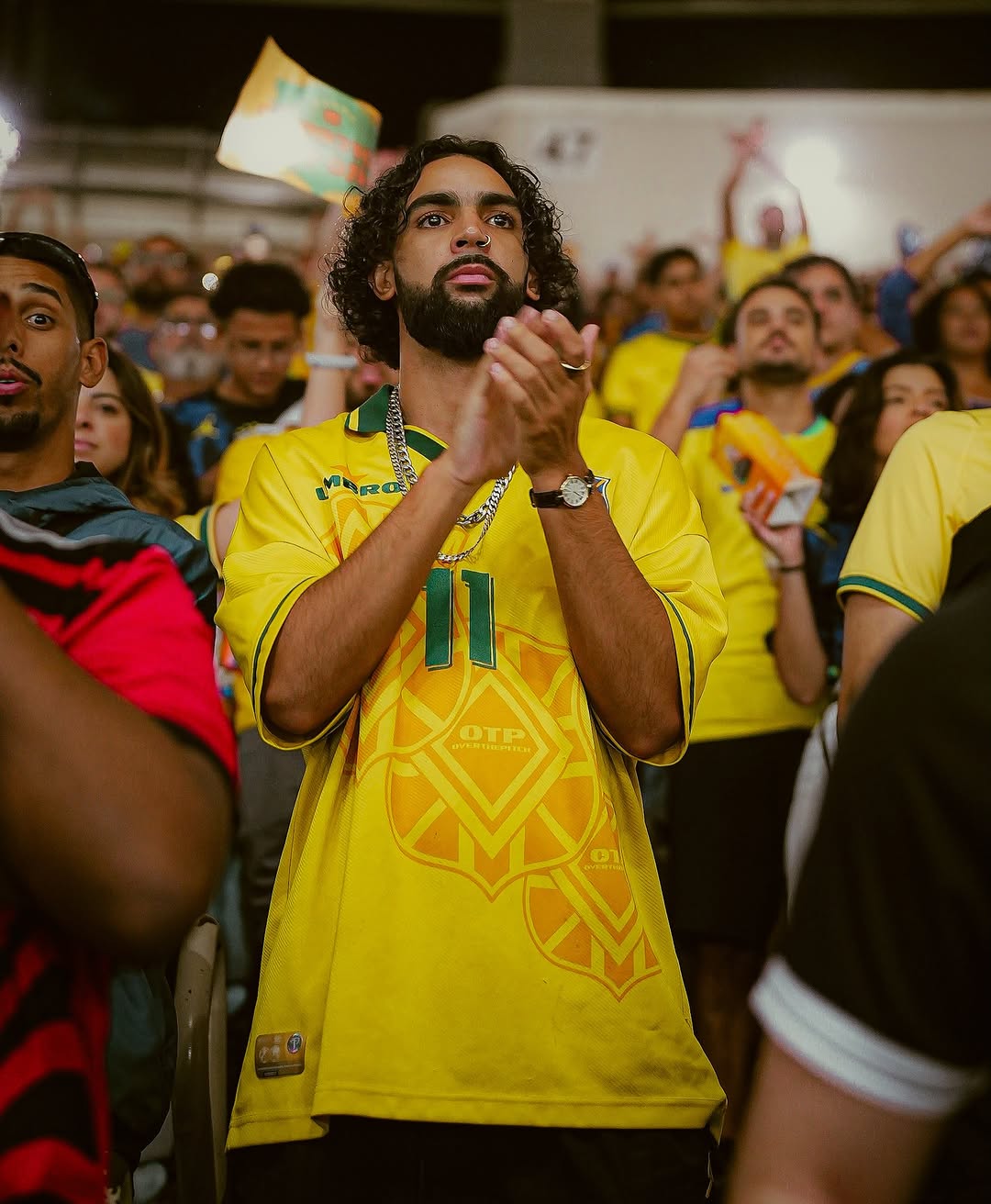 Quando mais novo, ouvi que somente sonhando eu poderia chegar em lugares mais altos. Com a minha família e amigos, eu vi que trabalhar na realização desses sonhos poderiam me elevar, em termos de satisfação pessoal, visão de mundo e consciência.

Nos últimos anos, fui adquirindo essa postura e ela tem transformado a minha forma de lidar com novas experiências, passei a buscar dentro de mim novos motivos pra celebrar e continuar sonhando, mesmo que seja uma situação 'boba' ou que não idealizei an