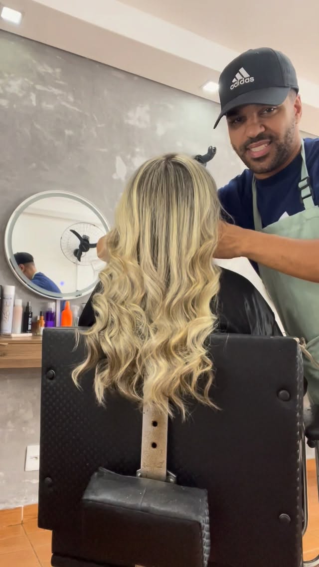✨ “Mais do que um loiro perfeito, uma experiência de renovação e autoestima.” 🎨💇🏼‍♀️💆🏻‍♀️✨