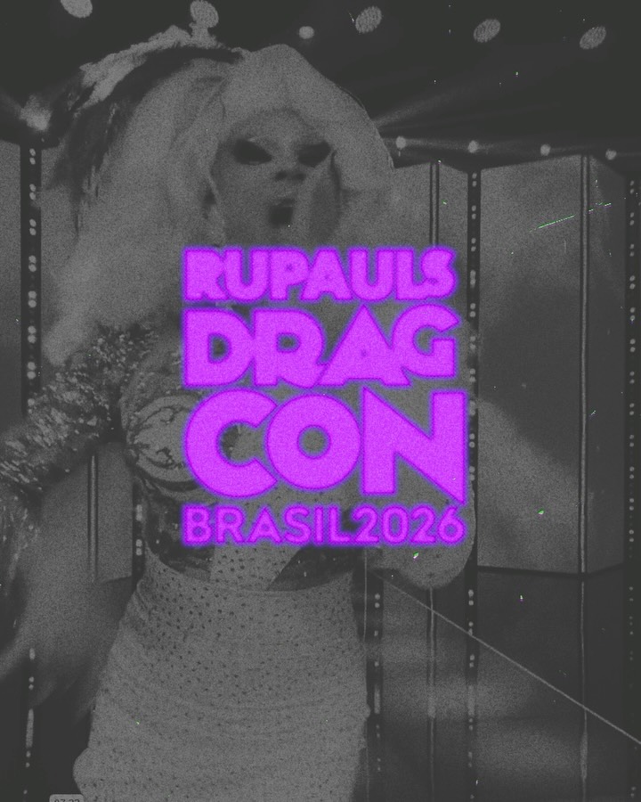 PARTIU DRAG CON BRASIL? 

Peruas, montei uma coleção exclusiva de merchs pra nos encontrarmos nesse final de semana dias 5 e 6 de Junho na Drag Con Brasil!

Temos produtos de todos os tipos: camisetas, colecionáveis, leques, pins, isqueiros, tudo pra nosso time ficar completo ✨

Além disso lanço também uma camiseta exclusiva do BRASIL pra gente celebrar aquele clima de Copa bem gostosinho

Quem eu vejo por lá?

Art: @pieighty 
Produção: @realnessbr