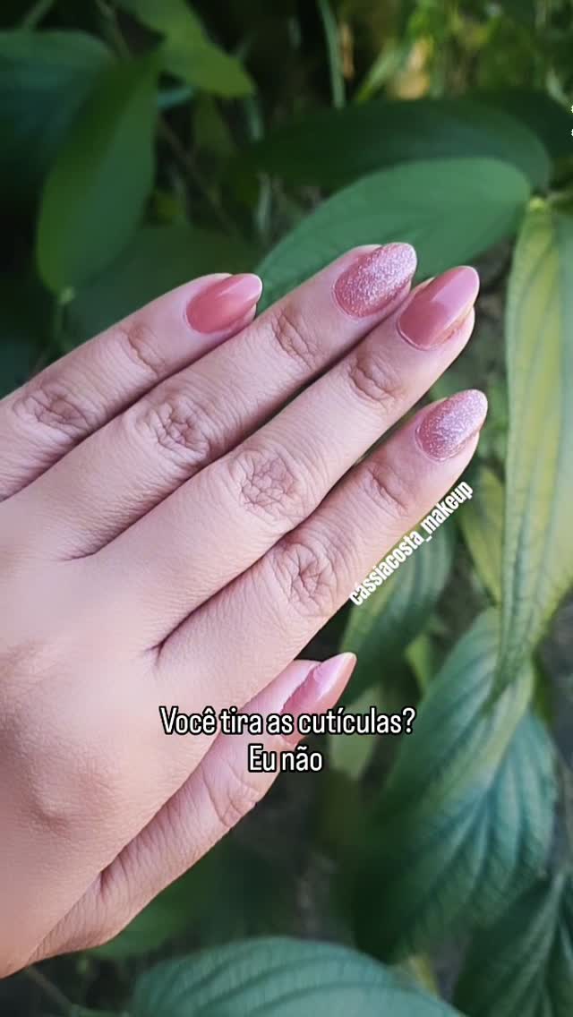 Você as remove ou só hidrata ?
 #beleza #autocuidado #fy
.
🌟 Depois que meu dedo infeccionou devido
  a uma remoção de cutícula mais profunda. 
  Eu parei de me arriscar, e agora só hidrato.
.
🗯 E tu como cuida das tuas cutículas?
.
.
.
.
.
.
.
.
.
.
.
.
.
.
.
.
.
.
.
.
.
.

.
.
.
#cuticulashidratadas 
#criadoradeconteúdo 
vᴀɪᴘʀᴏᴇxᴘʟᴏʀᴀʀ