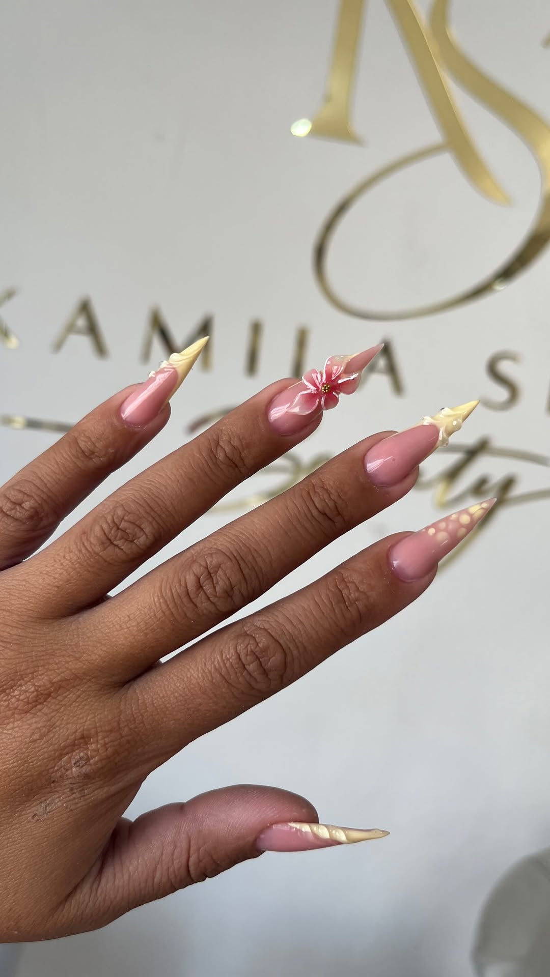 Nail tendência 🌼✨