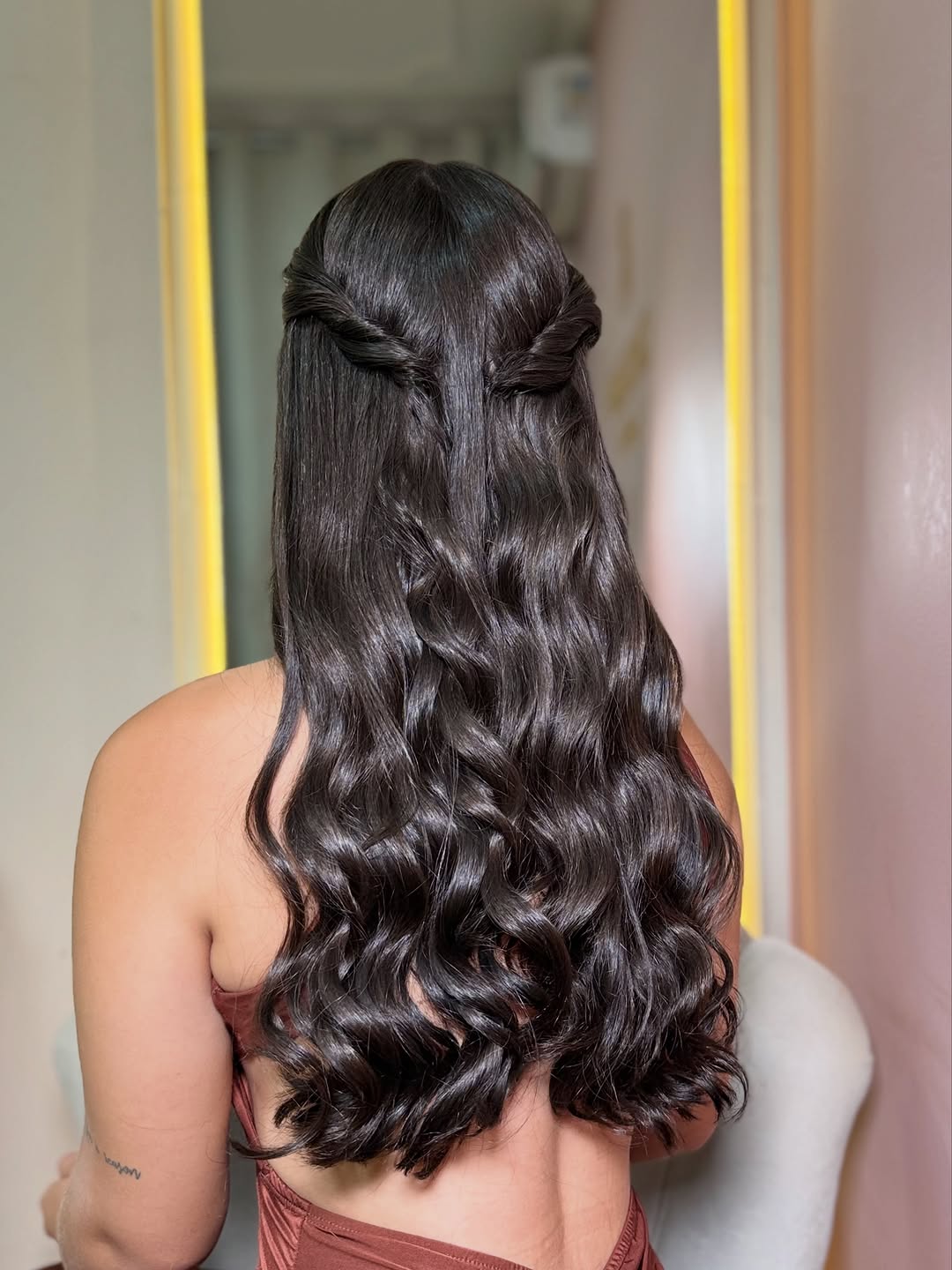 Produção completa de maquiagem e penteado para essa cliente maravilhosa! ✨😍
.
.
#gracielemaiamakeup #penteadosemipreso #penteadomadrinha #madrinhadecasamento👰