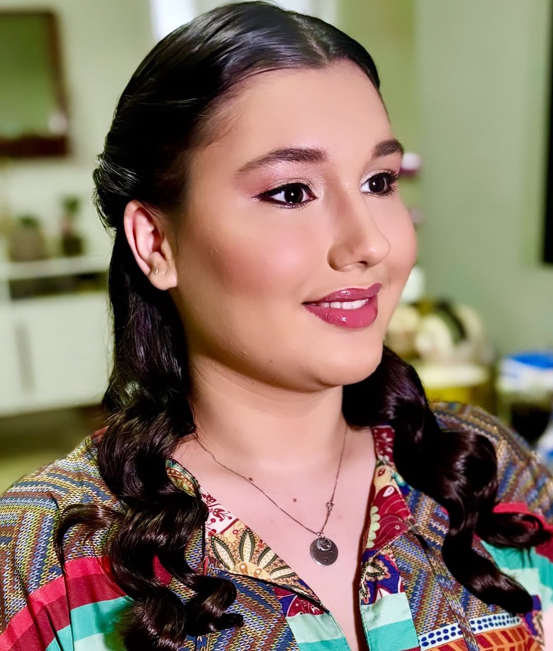 Beleza que nunca viu o feed, mas merece todo o destaque. Make e Penteado assinado by me ZANUTTO. 💄
.
.
.
.
.
.
.
.
#maquiagem #formanda #hairstylist #penteado