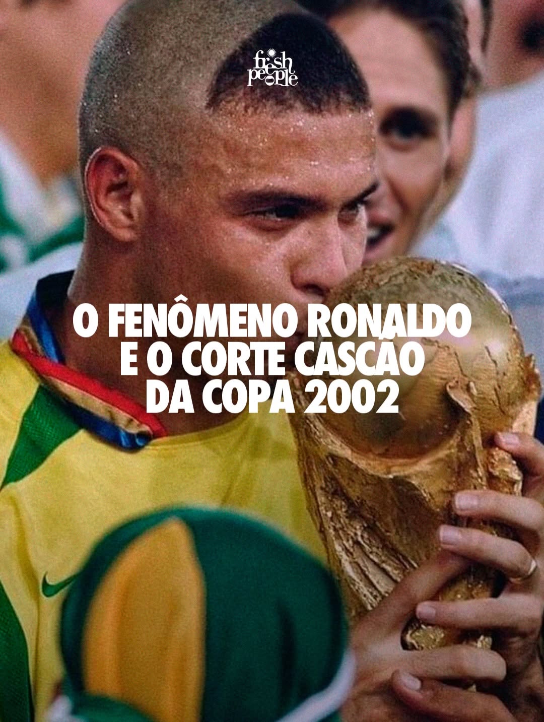 Na Copa de 2002, Ronaldo Nazário apareceu num treino da Seleção com a cabeça quase inteiramente raspada, exceto por um triângulo apontado para a testa. Parecia aposta perdida ou brincadeira de vestiário. Mas, antes de tudo, parecia muito feio.

Era, na verdade, uma estratégia de distração. R9 estava com lesão na perna e a imprensa não falava de outra coisa. Surgiu então o penteado Cascão: “Decidi cortar meu cabelo e deixar a pequena coisa lá. Todo mundo passou a falar do cabelo e se esqueceu da 