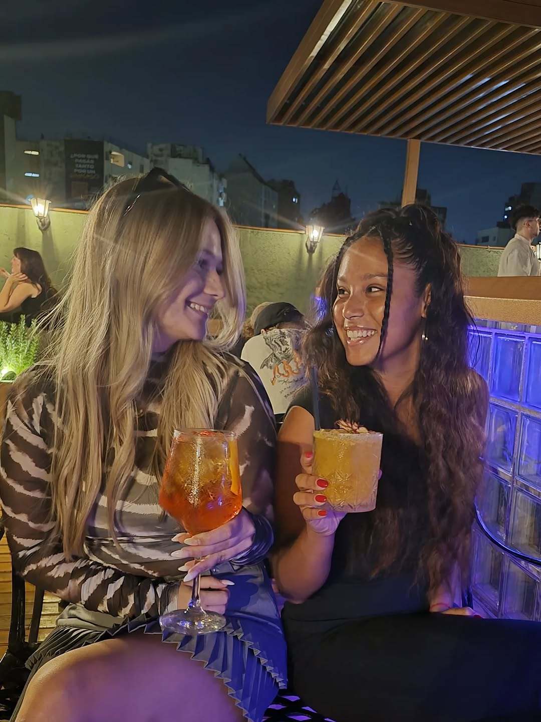 Laughing our way through the night 🍹🥃✨💕
•
•
•
•
•
#živjeli #goodtimes #cocktails #argentinanights #enjoythemoment❤️