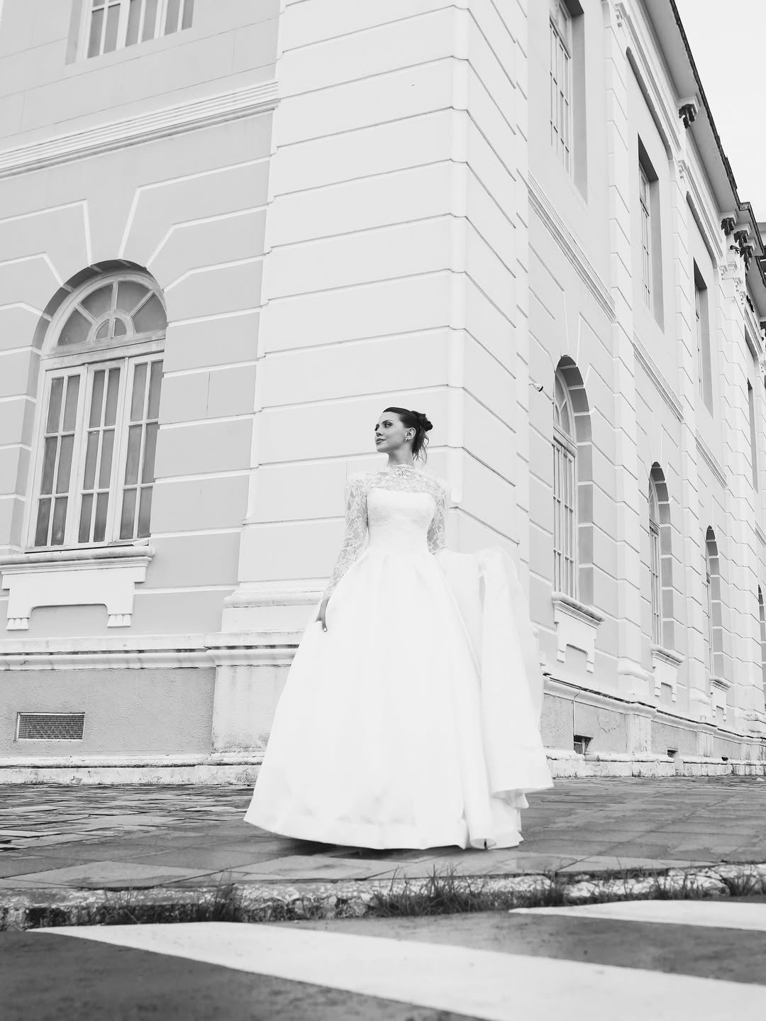 editorial blanche parte II 

os detalhes também contam a história

e às vezes contam tudo

🤍

Fotografia: @ana.raquelbarros 
Maquiagem: @iasminmarinho.art
Penteado: @sonalypenteados
Acessórios: @vaidefua
Vestido: @jaalugueinoivas
Buque: @pulseatelie
Modelo: @gigifernandesm