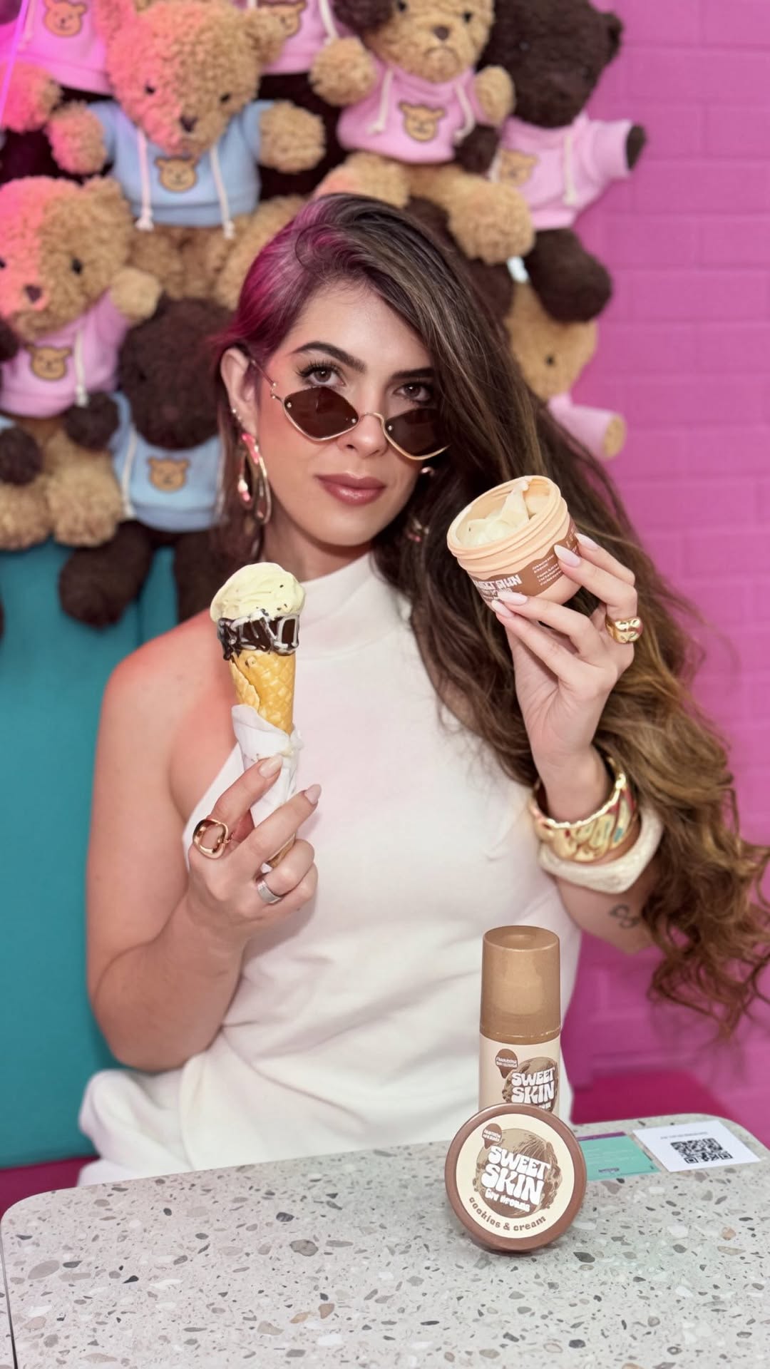 Transformar essa experiência em autocuidado é um luxo. 🍨✨

A linha Sweet Skin Ice Cream da @dailus envolve a pele com uma hidratação cremosa, textura inspirada em gelato e uma fragrância delicadamente adocicada — na medida exata.

O Gelato Hidratante entrega maciez imediata e toque aveludado.
 O Body Splash em Calda finaliza com um perfume elegante, leve e irresistível.

• Disponível em todas as lojas da @geocosmeticosoficial 

#SweetSkinIceCream #dailus #autocuidadodeluxo #beautylifestyle  #ge
