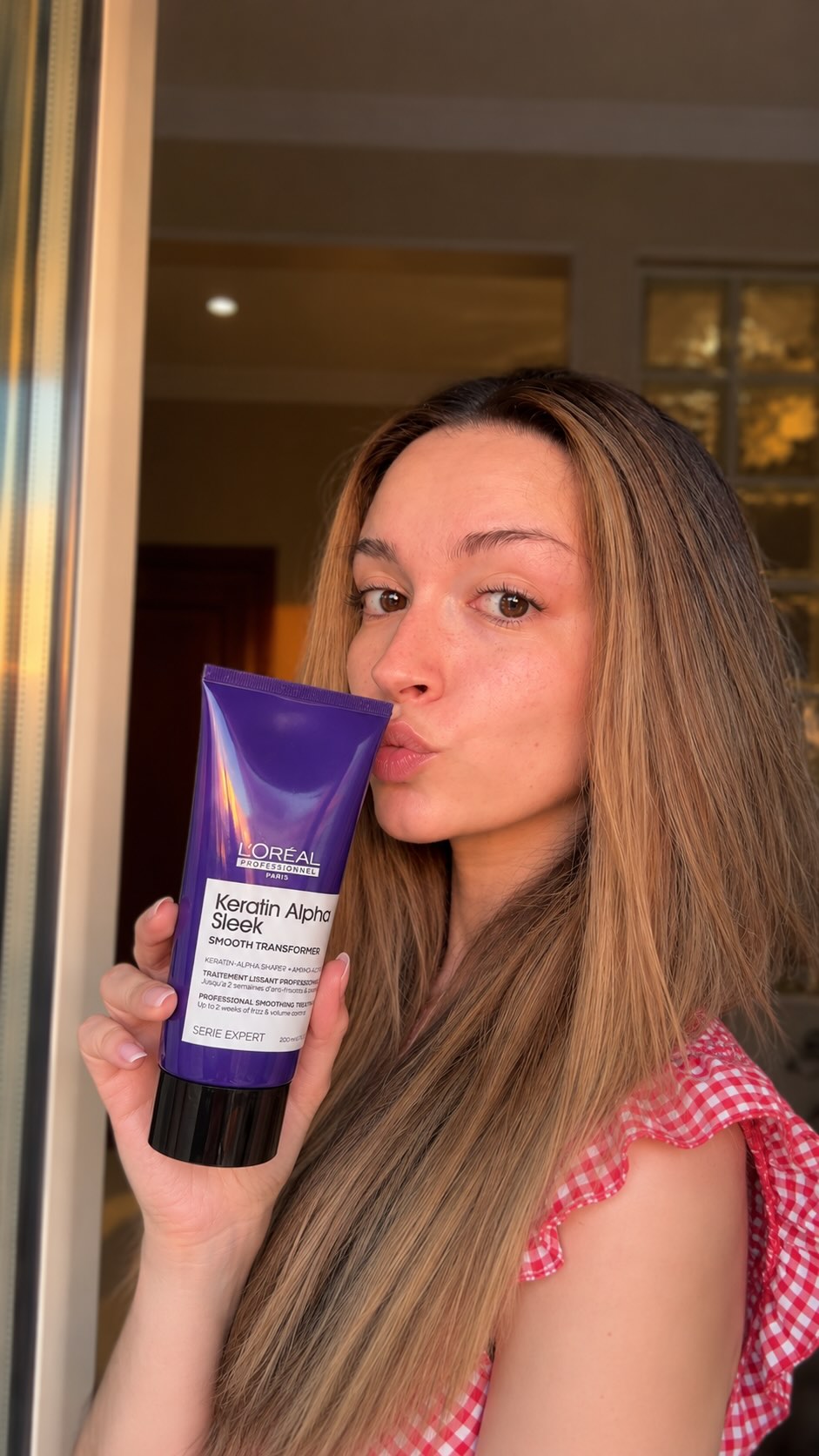 PUBLI

Toda a gente anda a falar disto!!! E agora percebo porquê 💜

O Keratin Alpha Sleek Smooth Transformer da L’Oréal Professionnel tornou-se a minha solução contra o frizz! Basta usar 1 vez por semana após o champô, deixar atuar durante 15 minutos, enxaguar e secar o cabelo para ativar a tecnologia com o calor.

O cabelo fica mais macio, brilhante, com movimento e sem encrespamento até 2 semanas. E o melhor? Demoro muito menos tempo a penteá-lo de manhã! ✨

Já está disponível na @wells_ofici