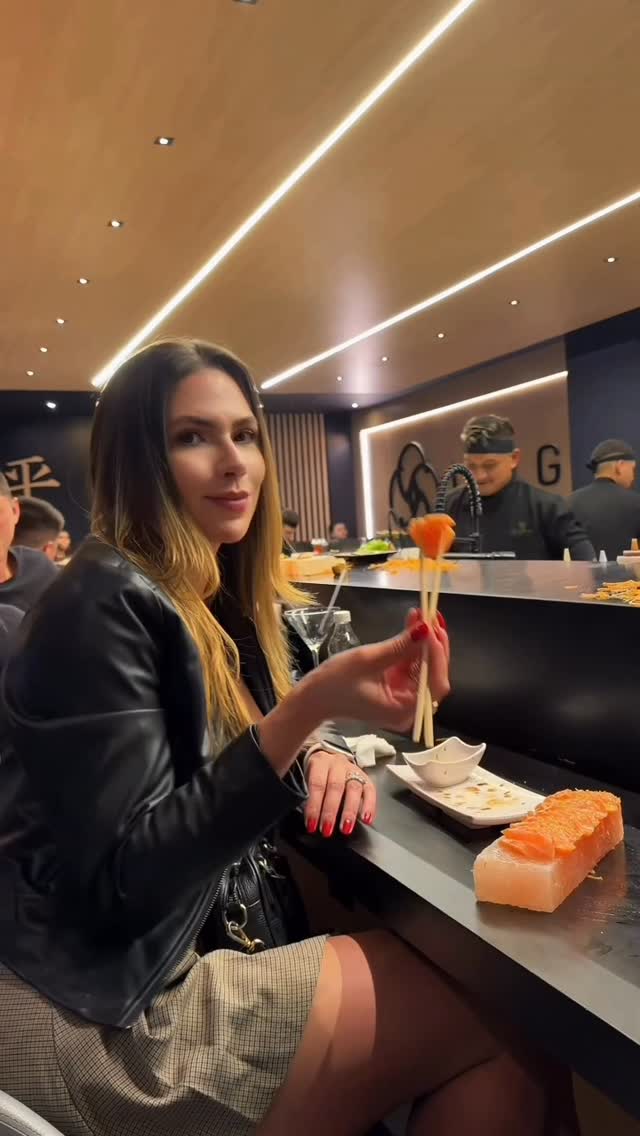 Pratos exclusivos, apresentação impecável e uma atenção aos detalhes que transforma o jantar em uma verdadeira experiência. 🍣🍱🥟🍙🥢

Nós amamos! Se você aprecia boa gastronomia japonesa, fica a sugestão. 🍣✨