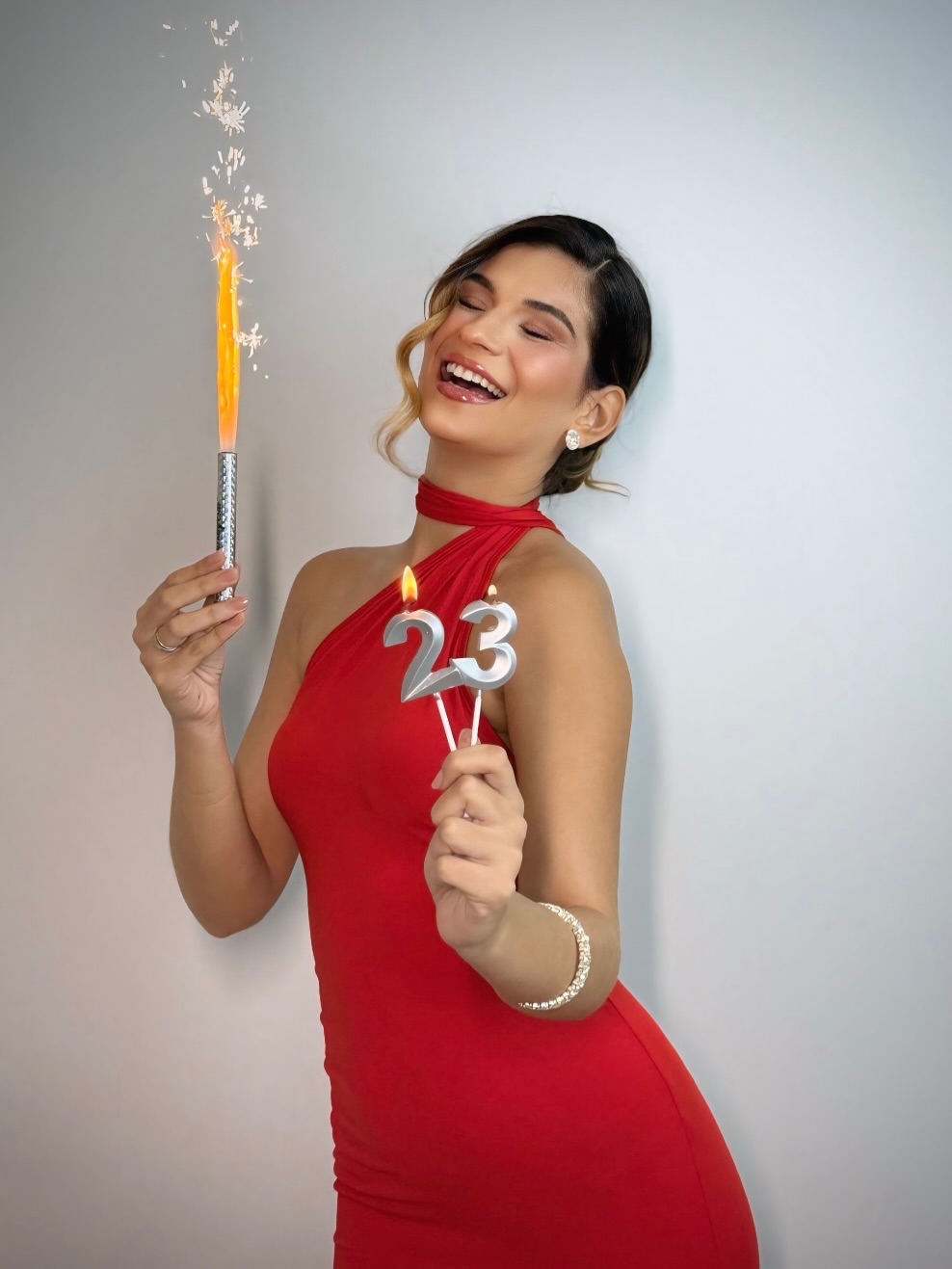 Episódios 1 • Temporada 23 🎂🥂✨

Hair and photo @ananda.hairstyles 
Make @studionagilanesilva 
Cake @docemaria_jijocaoficial 
Studio @imxads