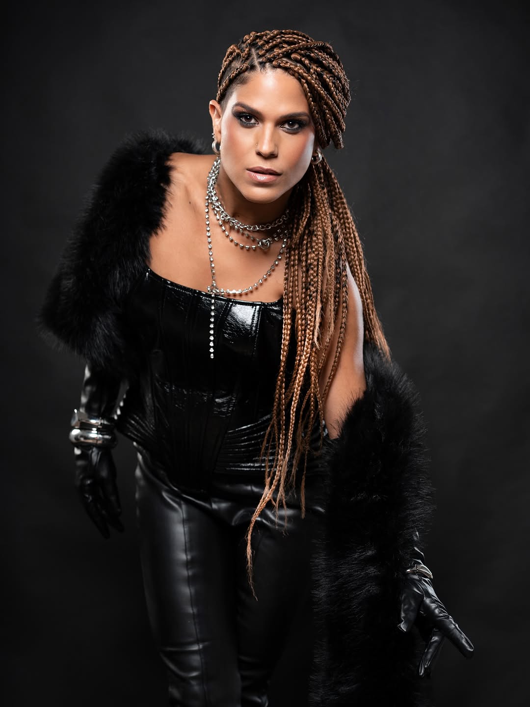 Hello BlackCats! 🖤🐈‍⬛⁣
⁣
Hoje, eu sou inteiramente de vocês na maior edição da história da @festablack.br ! Vamos celebrar o nosso orgulho com tudo a que temos direito!⁣ 🏳️‍🌈
⁣
⏰ SET TIME: 18h⁣
🕋 Van Müller na @festablack.br | Arena Neoquímica⁣
_____⁣
⁣
📸 Foto: @wayartstudio 
💄Beauty: @rejisbalcasse 
💼 Direção Criativa: @tbellonzi • @agencia_soundart

#festablack #pride2026 #VanMuller #happypridemonth