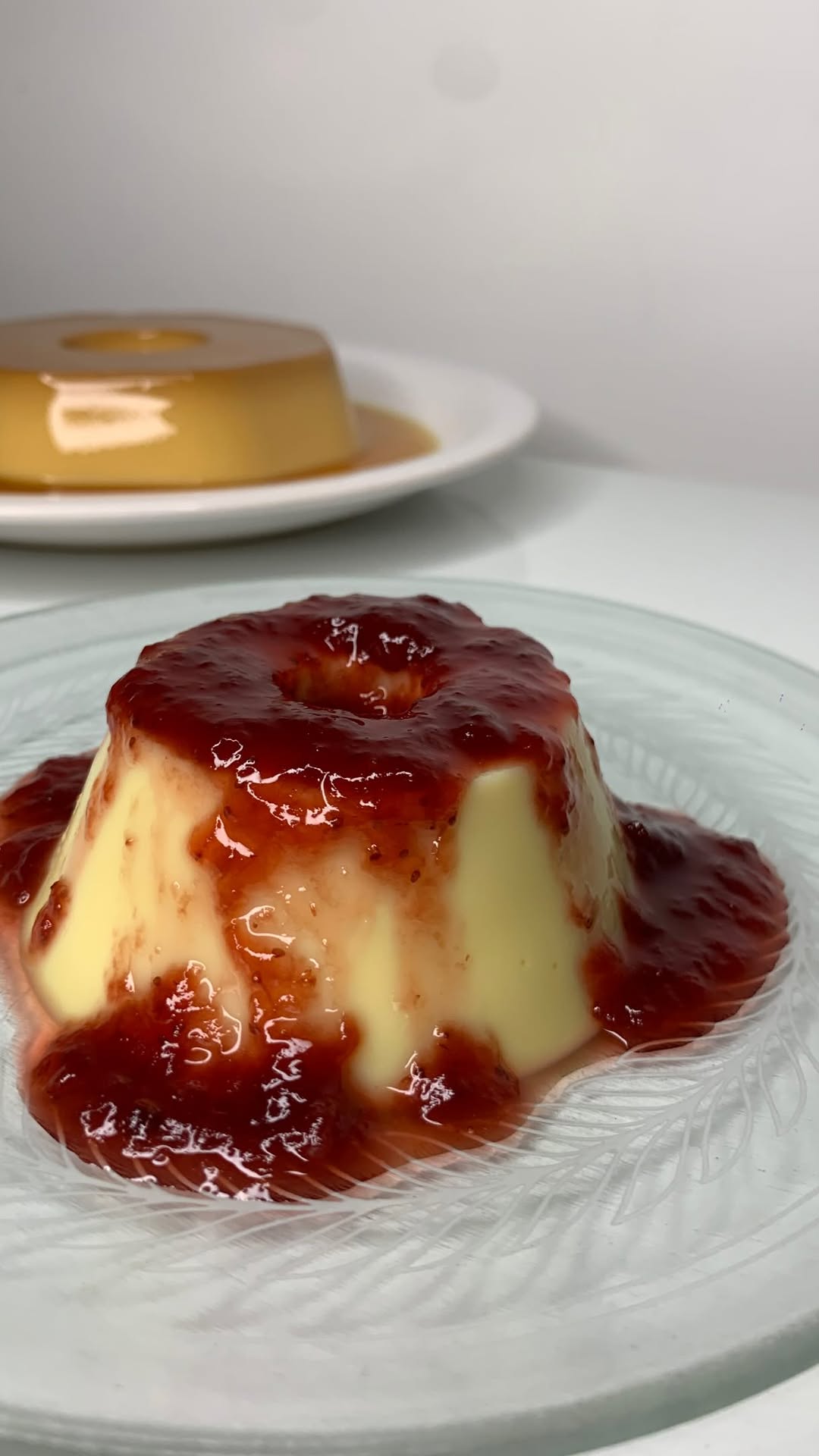 Se esse vídeo apareceu na sua timeline, é sinal que você precisa de um pudim 🍮✨

📍Hortolândia/SP

Mô recebi esses pudins artesanais da @pudimdayandra e tô chocada com a qualidade!!! Super cremosos, lisinhos e com um sabor SURREAL de bom!

Nos tamanhos: Individual, Médio e Grande. 

⚠️ Dica de amiga: A produção é super exclusiva, então faz seu pedido logo, porque ela trabalha com encomendas e pouquíssimas unidades de pronta-entrega.
.
.
#pudim #publi #comida #sobremesa #fyp
