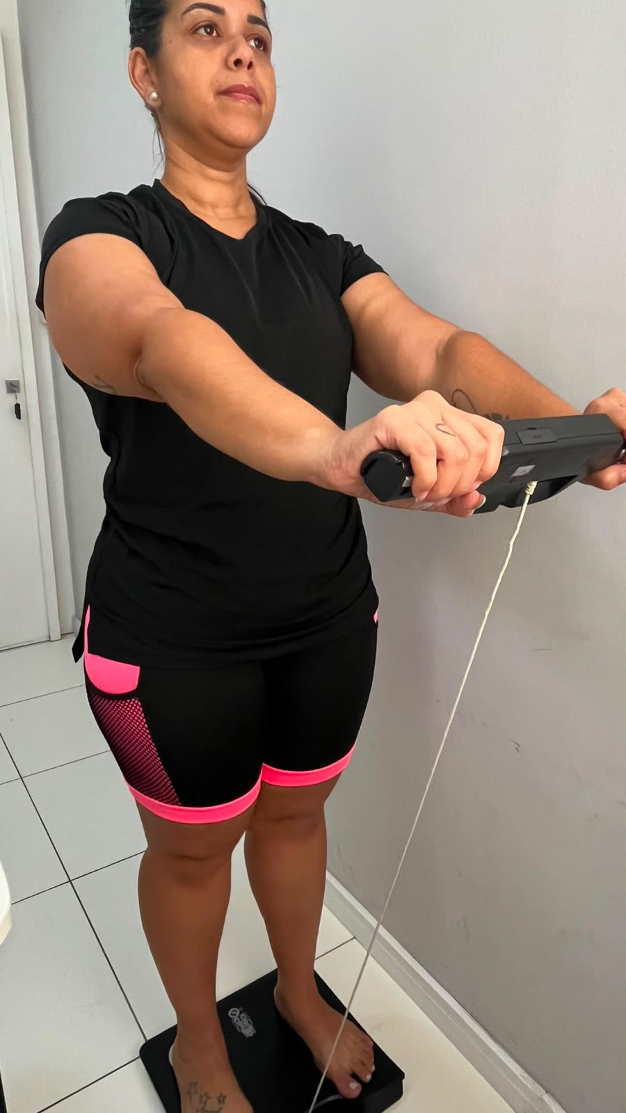 Hoje foi dia de consulta com a nutricionista @nut.raquel que vai me acompanhar nessa nova fase da minha jornada de emagrecimento… 🚀

Fiz bioimpedância, avaliação com adipômetro (7 dobras) e analisamos detalhadamente minhas medidas corporais. Descobrimos alguns pontos que precisam de atenção especial, principalmente na região abdominal e suprailíaca.

Além da alimentação, dos treinos e, mais recentemente, do uso de injetáveis, decidi investir em um acompanhamento nutricional… Afinal, resultados 