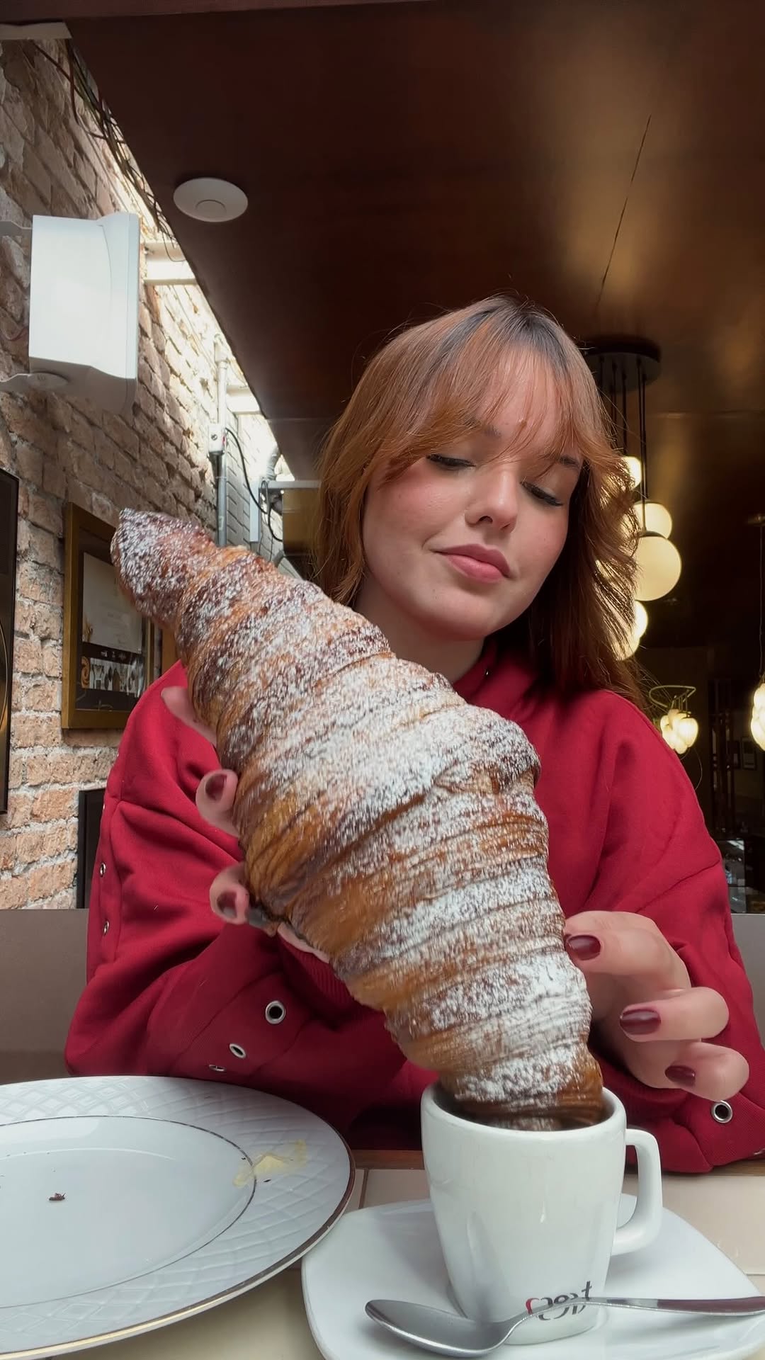 CROASSANT GIGANTE DO @levena_sp RECHEADO COM CREME DE BAUNILHA 🤤🥐🌟