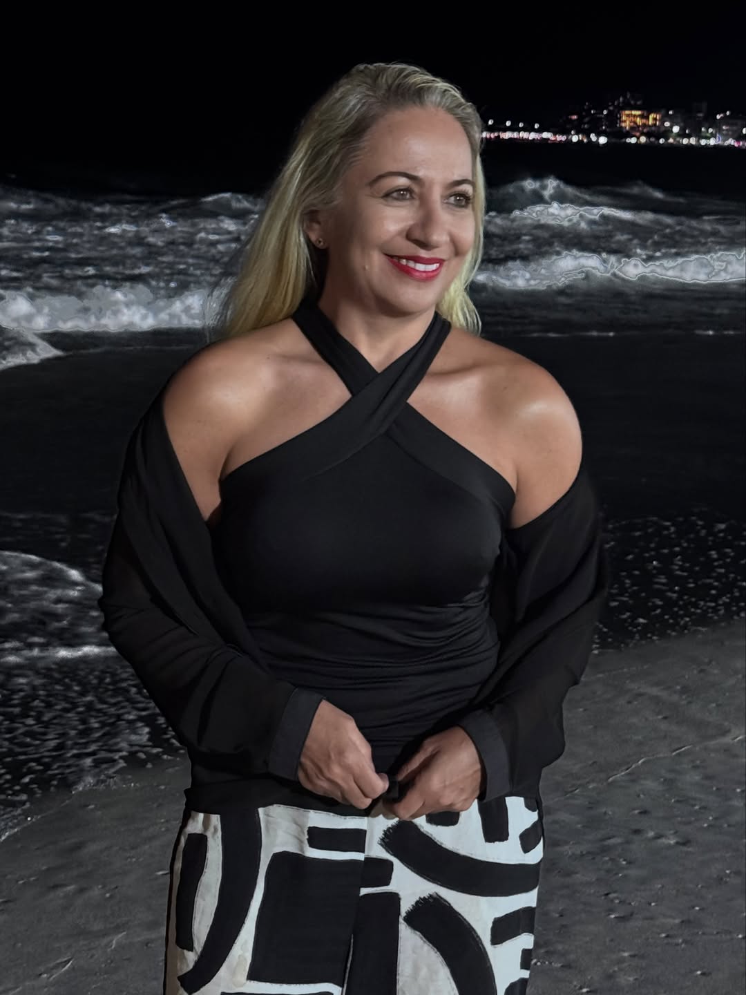 SelmaVibes

✨ Vibe de sexta-feira: mar, paz e gratidão. 

✨ Friday vibes: ocean, peace, and gratitude. 

Segue | Follow @selma.regino

#lifestyleover60 #longevidade #bemestar #mulheresreais #gratidao longevidade, lifestyle 60+, envelhecimento saudável, autoestima feminina, mulher madura, qualidade de vida, vida saudável, bem-estar, autocuidado, liberdade feminina, envelhecer bem, felicidade, gratidão, vida ativa, inspiração diária, beleza natural, saúde feminina, viver o presente, motivação, est