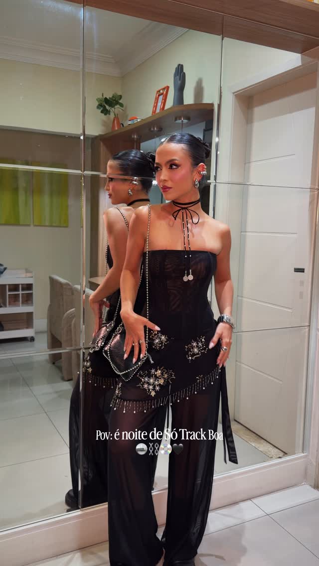 Day 1 @sotrackboa 🪭🖤
Look @sheinofficial 
ID calça: 8YHTFUH
ID corset: 836B7PY
ID colar: F2SHJ53
ID casaco: C725445
ID brincos: 6AQ3355 
ID bolsa: 7FSKD6D 
.
.
#shein #look #stb #sotrackboa