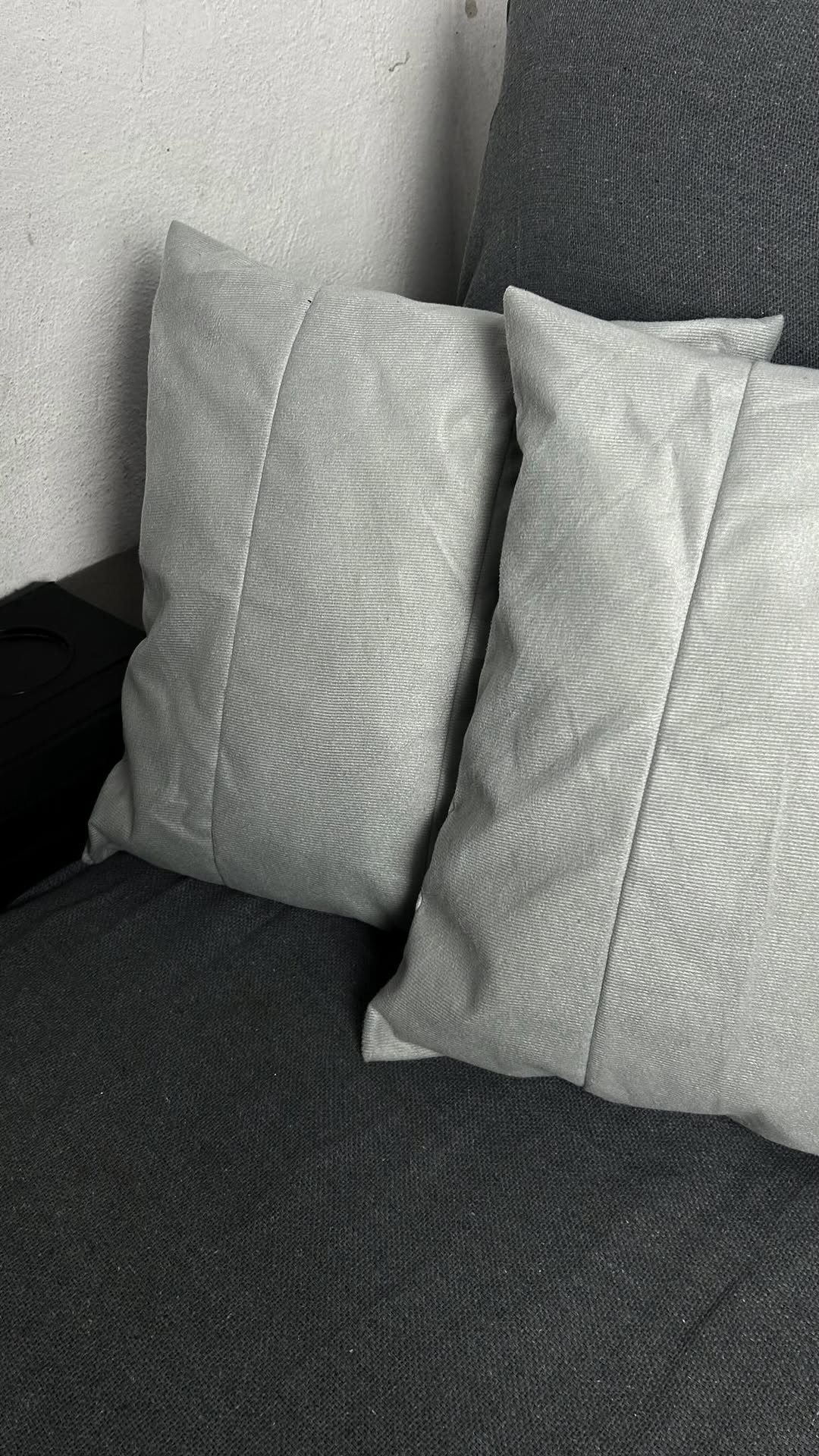Nada melhor do que renovar os ambientes com pequenos detalhes. Alguns achadinhos da @shopee_br deram uma cara nova por aqui. 🏠

Agora me conta: qual desses achadinhos você teria na sua casa? 🧡 Os link estão na BIO e deixei os IDs aqui embaixo pra você buscar direto na Shopee:

ID Kit 2 capa com enchimento: CKJ-RPC-YBR
ID Manta: AEV-QRU-YDW
ID Caminho de mesa: BPE-TUW-KVU
ID Calendário: BWF-HFF-HGF
ID Porta chaves: BNR-TYV-FLA
ID Garrafa de café: AMM-KKJ-WXG
ID Porta tempero: BKN-FYK-UJT
ID Kit