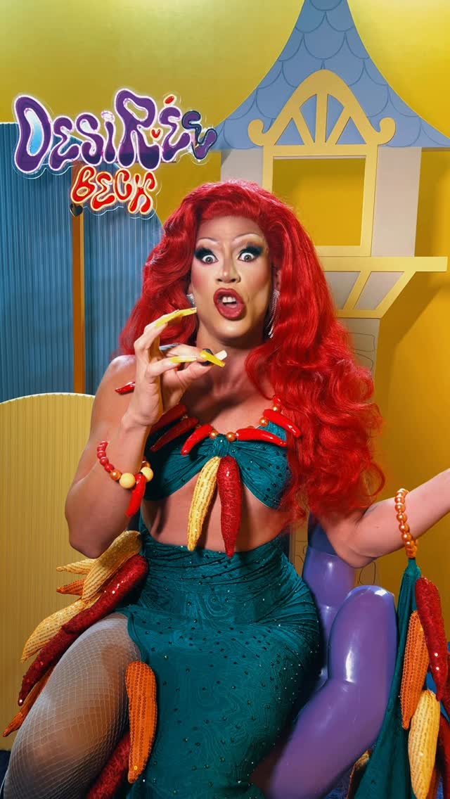 GLU, GLU, GLUUU! 

Segundo dia de @dragcon_brasil começou e estamos aqui no nosso booth: E09 no corredor E, vem me dar um beijaaao 😍

Vídeo: @pedrosogui 
Produção: @realnessbr 

#dragracebrasil #desireebeck #dragconbr