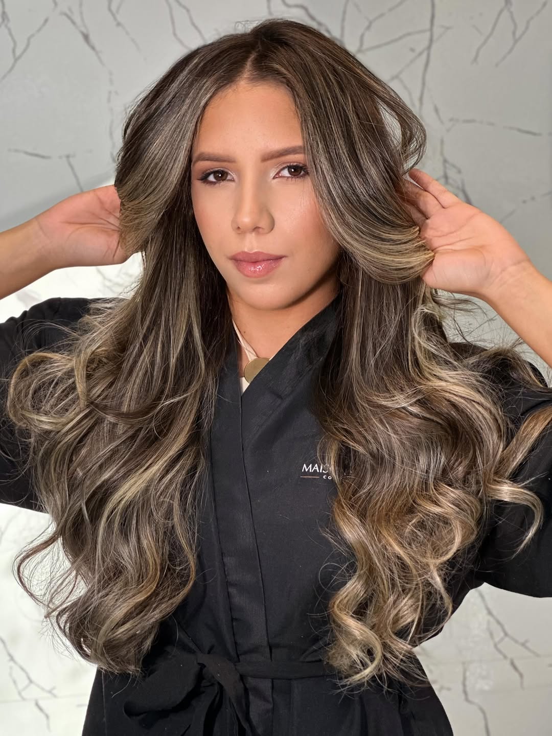 🌟 Iluminação na medida certa! O Loiro Soft combina nuances suaves e estratégicas para um resultado leve, moderno e cheio de movimento. ✨

Make: @danedias_b 
Hair: @lucasmarquesacademy @lucasmarquesbeauty
