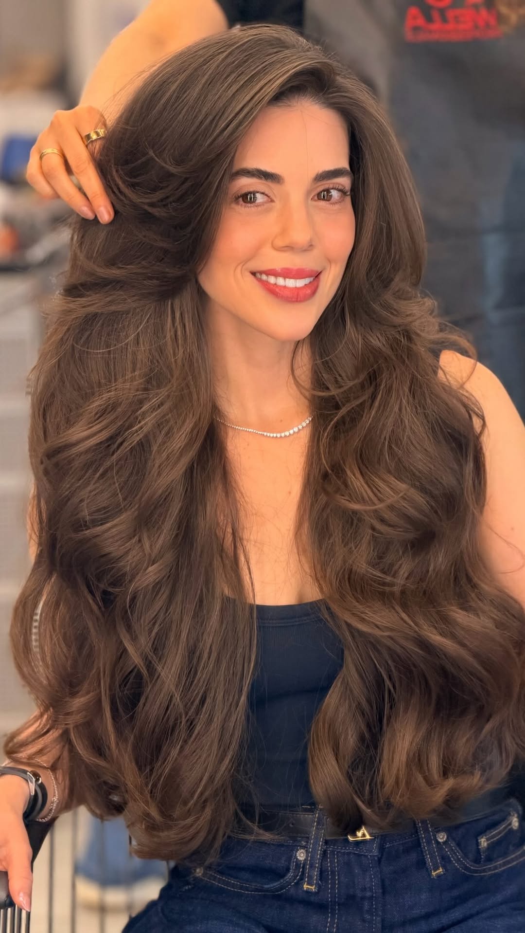 Quem disse que para mudar o visual é preciso abrir mão do comprimento?

O Long Layers é um corte perfeito para quem ama cabelos longos, mas deseja mais movimento, leveza e um caimento mais sofisticado.

Você prefere cabelos longos com ou sem camadas? 

#cortedecabelo #cabelolongo #cabelos #haircut #longlayers