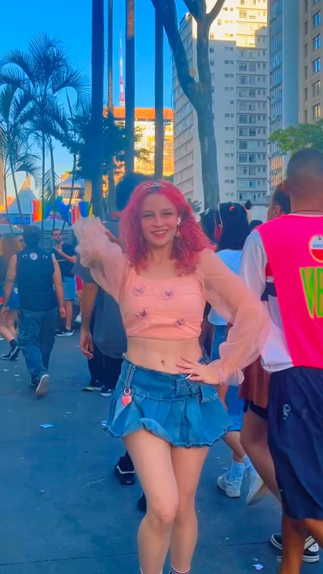 xlov tu hitou na maior parada do mundo!! 🌈
bj @antony21kl pela ideia de gravar essa no pride, faltou só tu comigo 🫵😭
🎧 SERVE @xlov_official 
🩷 Coreo: @cullenneale 
#xlov #serve #servechallenge #pridemonth #prideparade