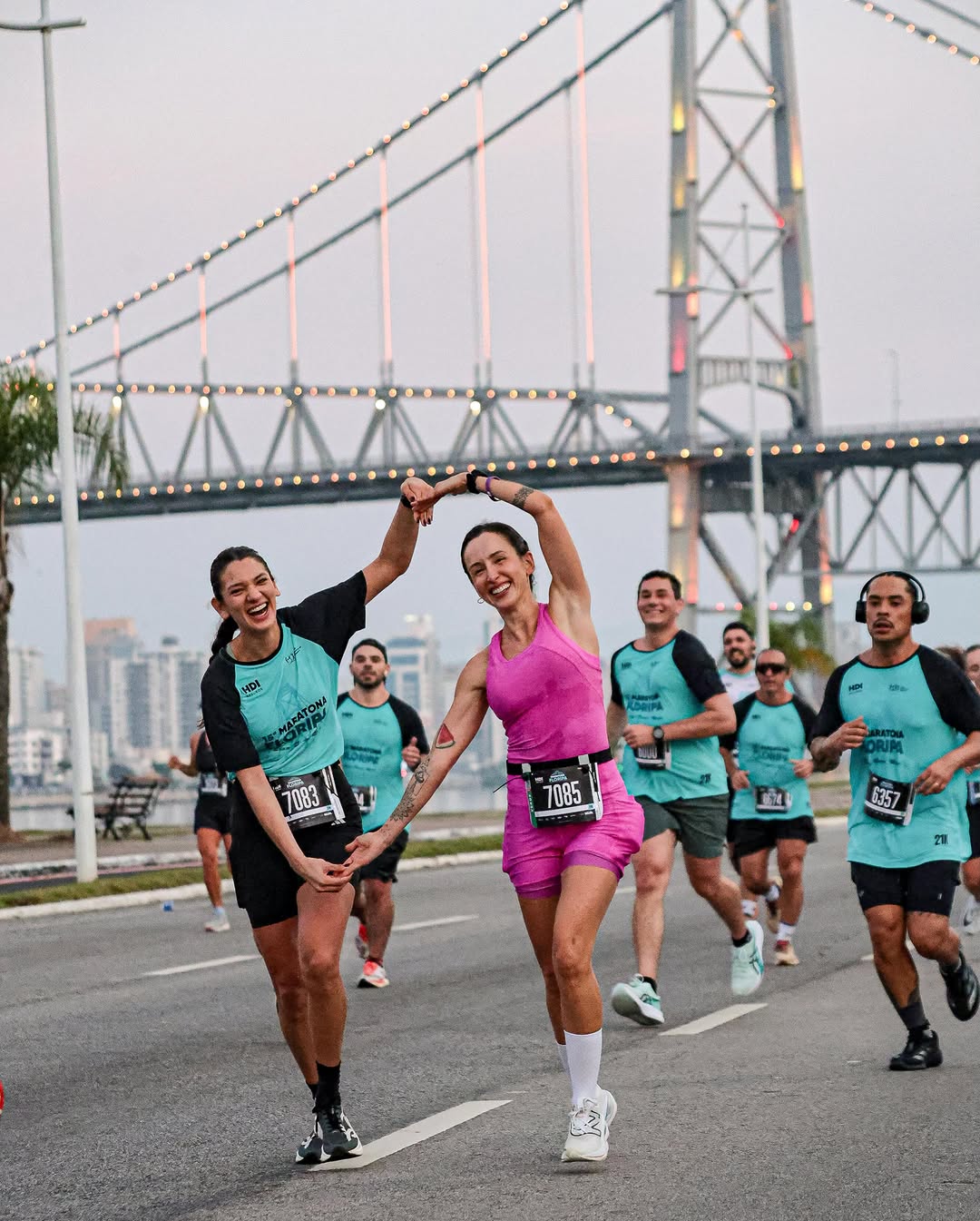 registro que diz muito sobre minha terceira meia maratona 🫶🏻💓✨

mesmo sendo decidida do nada, foi leve, sem cobrança, com minhas amigas & me sentindo bem do início ao fim. 

@limaaspatricia amo você piiincesa!