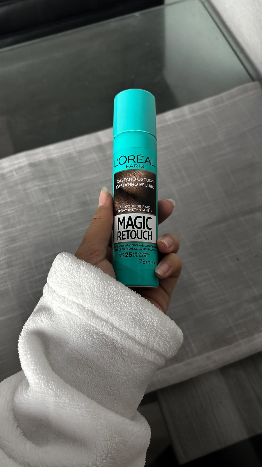 A raiz apareceu, mas não estragou meus planos. ✨ Quando eu preciso de uma solução rápida, o Retoque Mágico de @lorealparis salva demais. Em apenas 3 segundos ele cobre a raiz e deixa o resultado super natural 😮‍💨

Usei a cor: Castanho Escuro 
#RetoqueMagico #cabelolorealparis #publicidade #explorepage