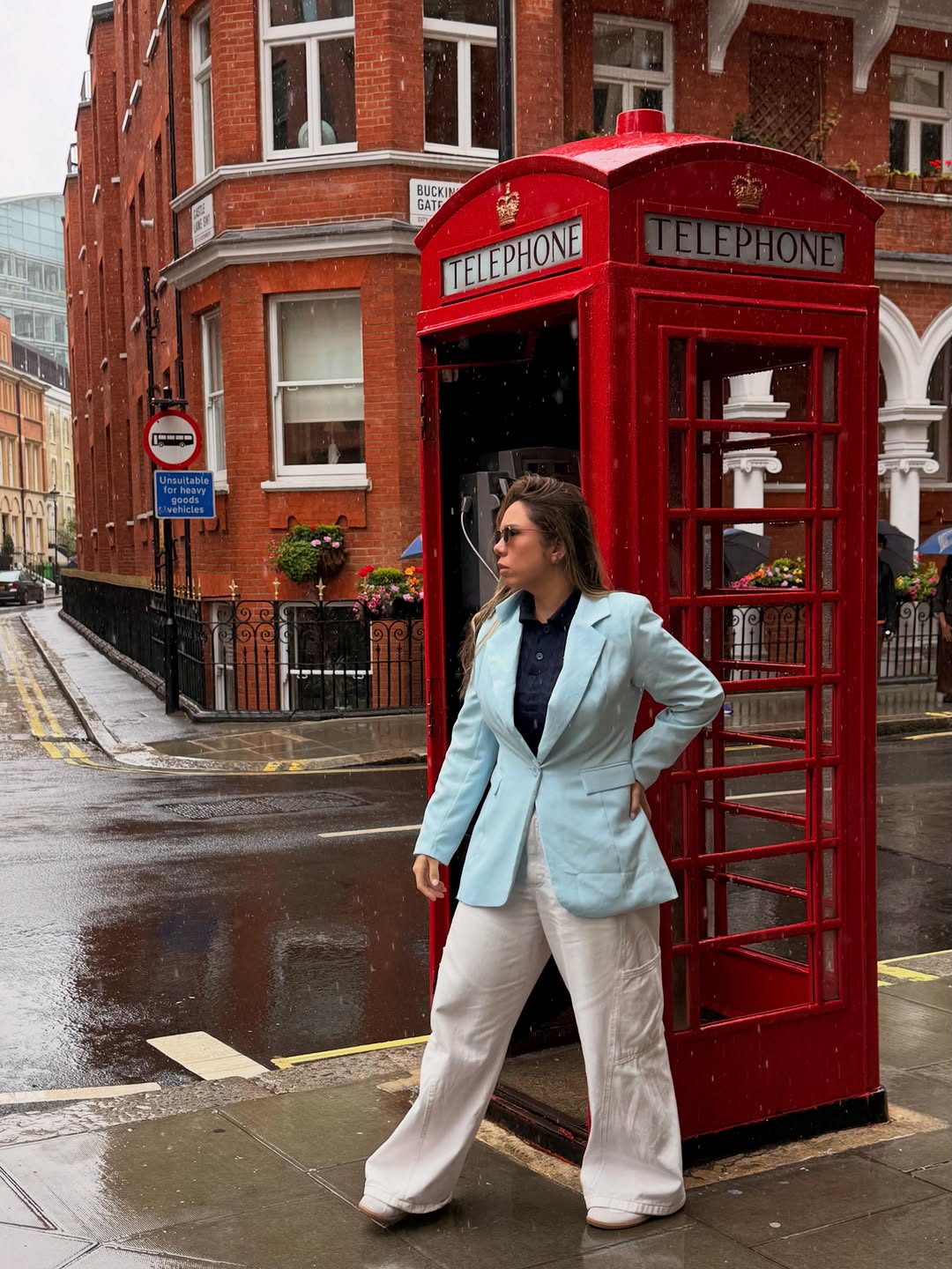 Hey, London. Abrindo nossa 🌝🍯 do melhor jeito.