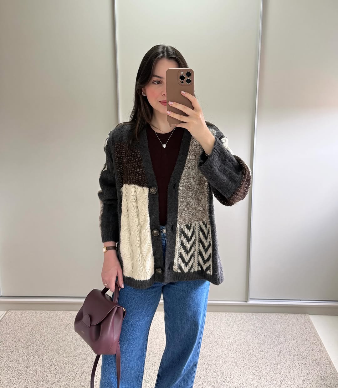Abril/Maio em lookinhos 🫱🏻‍🫲🏼

Jeans, sapatos de bico fino, muitos tricôs… sinto que estou viciada em algumas peças hahaha