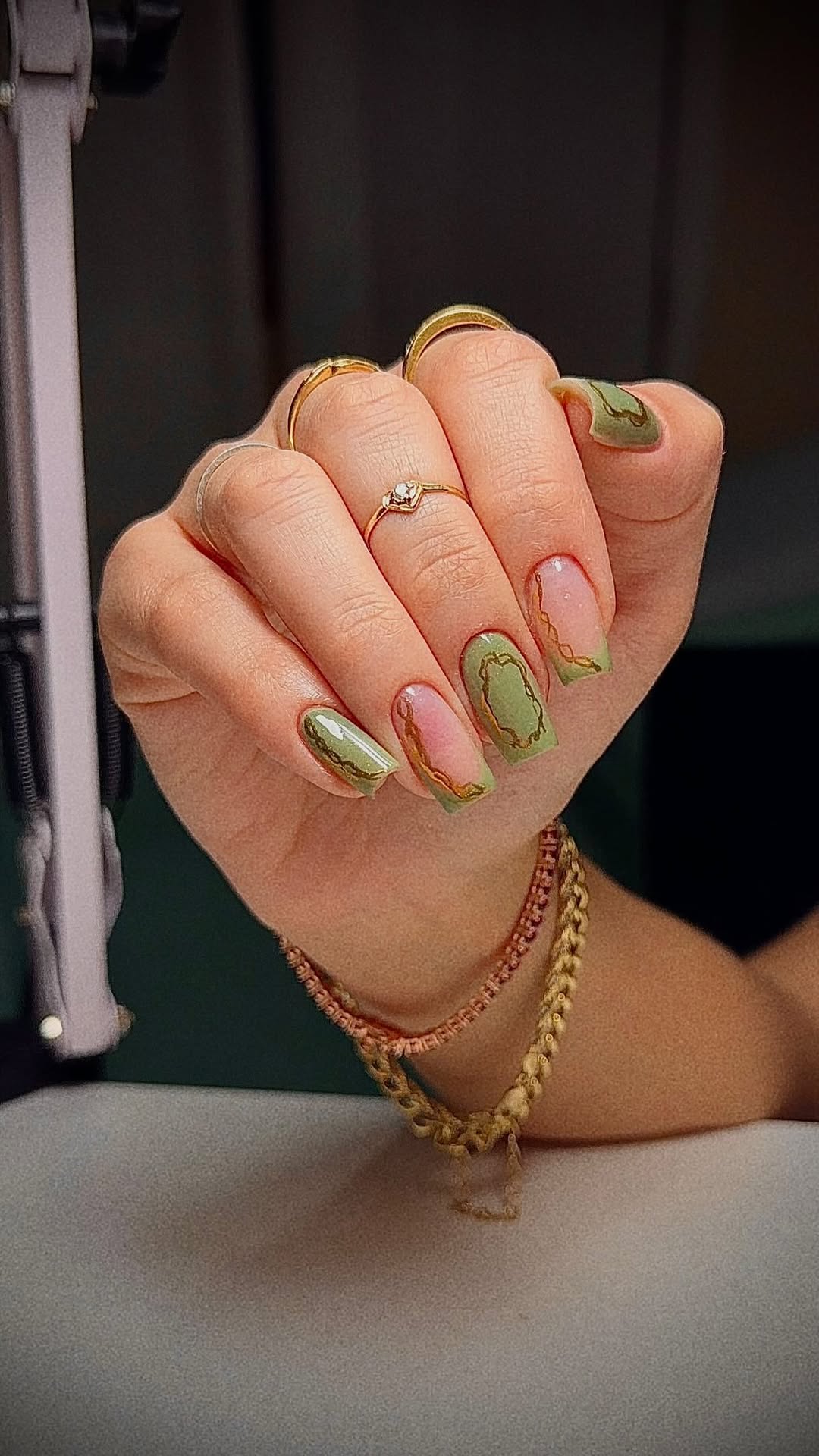 Eu não sei vocês, mas eu já estou no clima da copa e pronta para sábado, sexta eu fui na @isabnails_ fazer as minhas unhas e nós apostamos em uma decoração com um verde linnnndo, ficou um arraso! 😍💚

Eu estava ansiosaaa para entrar no clima, e essa decor com esse toque de dourado, ficou TUDO! 
Já segue ela e confere o trabalho dela! ✨🇧🇷

#Unhas #Nails #Job #Beauty #BeautifulNails