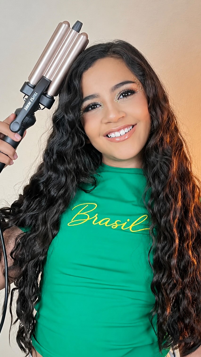 ✨ Uma transformação que faz toda a diferença! ✨

Usei o Triondas da @vertixprofessional e amei o resultado: ondas lindas, muito volume e aquele efeito maravilhoso que dura! 💖

E o melhor: você encontra no @shoppingdoscosmeticosoficial ! 🛍️

Se você ama praticidade e um cabelo incrível, pode garantir o seu porque eu super indico! 😍✨

#ShoppingDosCosmeticos #Vertix #Triondas #HairTransformation #CabelosPerfeitos