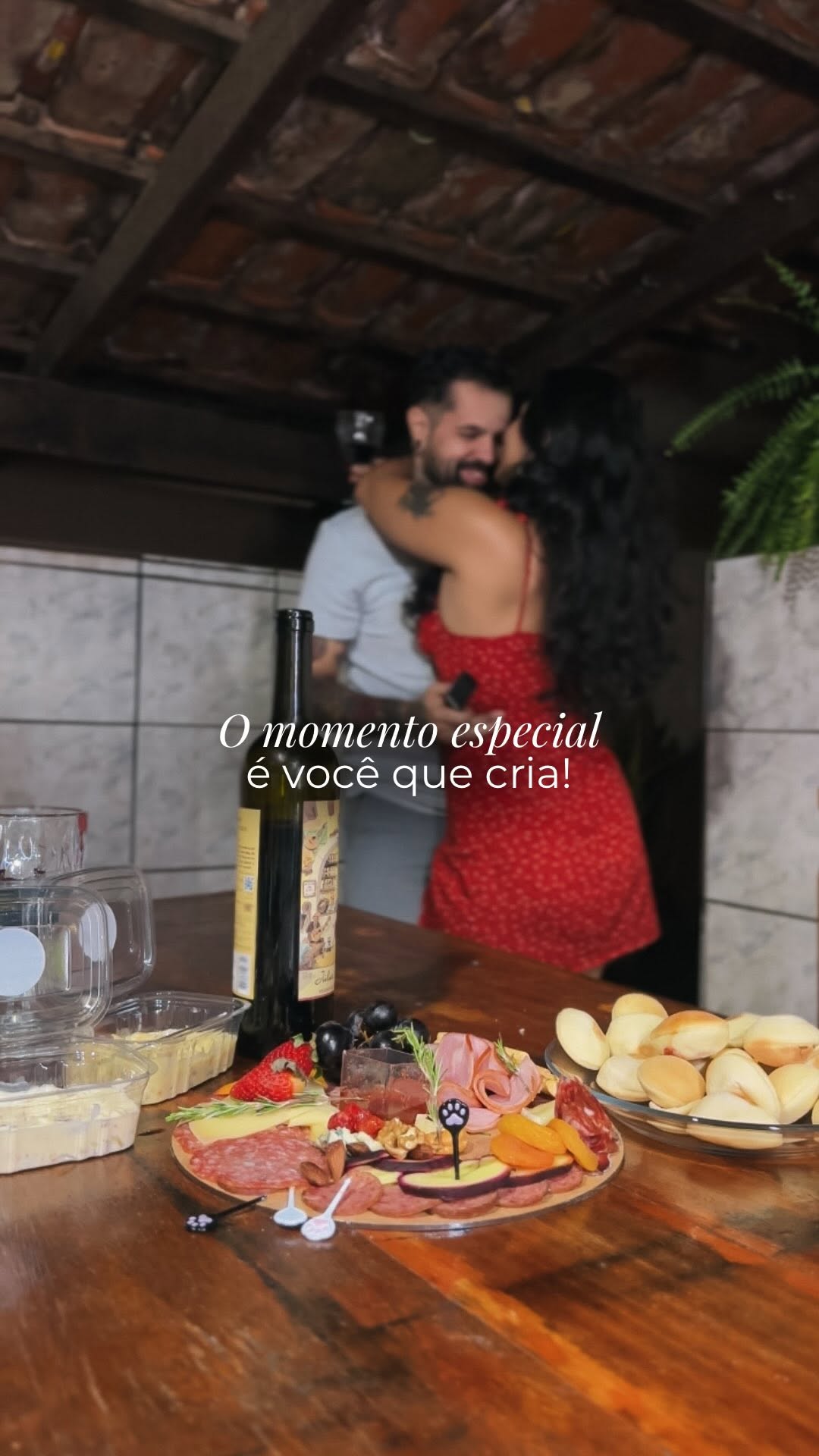 A melhor forma de comemorar o dia dos namorados, é criando memórias ao lado de quem se ama! 💌

O @emporiodoval_ criou o kit perfeito pra esse momento, e foi tão bem pensado que a gente nem precisou se preocupar com nadaaa! 

Itens de extrema qualidade, queijos nobres, charcutaria selecionada e um vinhozinho pra essa comemoração ficar ainda mais completa e especial. 🧀🍷

🏷️ CUPOM: Erika5 | Desconto no site 
As encomendas vão até o dia 10 de junho!