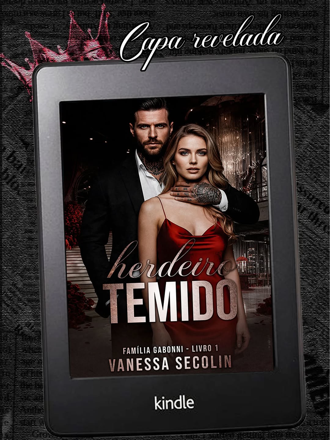 📚 HERDEIRO TEMIDO em breve na Amazon 🔥

Eu estava ansiosa para mostrar essa capa lindíssima para vocês 😍

Aléssio está chegando, e ele é totalmente grumpy.
Já Aurora é puro suco de sunshine 🤩
E, junto deles, temos uma sogra LOUCA por netos e uma bebê fofinha que vai deixar toda a família Gabonni completamente encantada 🥹❤️

Vocês estão preparadas para surtar com o meu próximo lançamento? 🔥

Então comenta "ANSIOSA" e, no dia do lançamento, eu vou te enviar o link dessa leitura deliciosa 📚✨