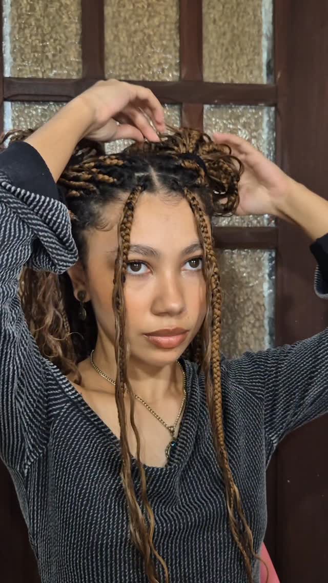 3 penteados pra você aproveitar ainda mais as suas tranças☝️

#tranças #gypsybraids #bohobraids #hairstyle #penteado