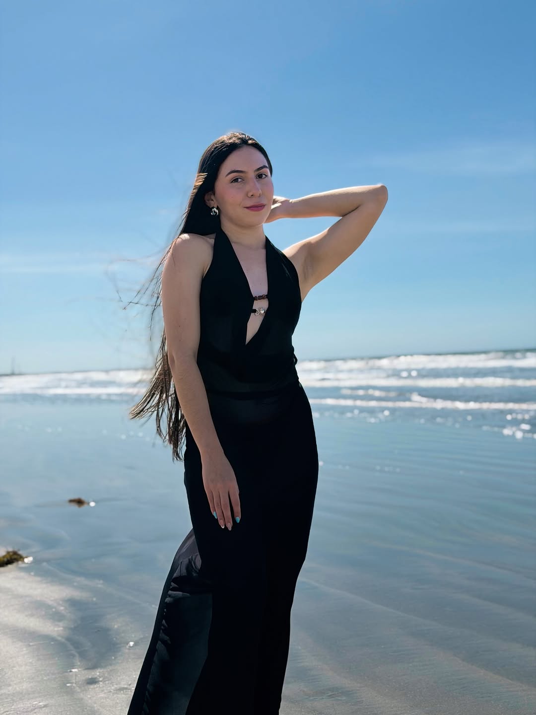 Um mar de memórias 🖤🌊
.
.
#mar #praiana #verão2026 #piaui