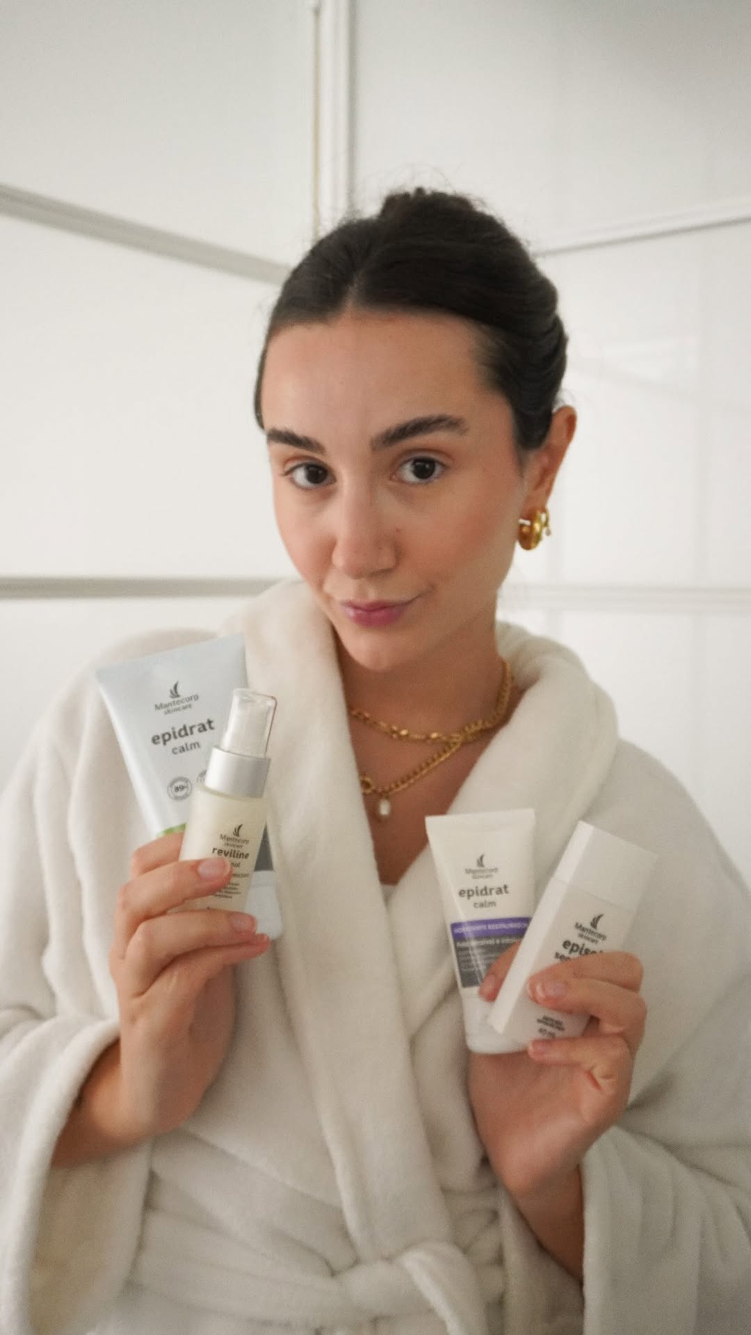 Vem ver como eu to planejando o meu preparo de pele para o inverno com @mantecorpskincare 🤍 por aqui to preparada para não sofrer nessa estação!

Minha rotina de hidratação no inverno:

Gel de limpeza Epidrat Calm

Reviline Retinol Sérum

Hidratante facial Epidrat Calm

Protetor solar Episol Sec acqua

Cupom: BIANCAD20 para 20% off e frete grátis para compras acima de R$250,00 e pontos em dobro no @inspire360 (não cumulativo).

p u b l i 

#MantecorpSkincare #Inverno