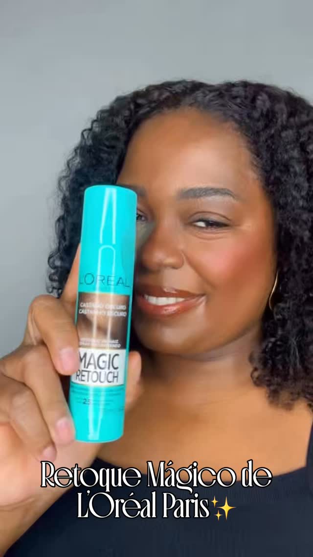 Raiz aparecendo antes da próxima coloração? 
Com o Magic Retouch da L’Oréal Paris, isso não é mais um problema! ✨ @lorealparis 

✔️Prático, rápido e fácil de aplicar, cobre a raiz em 3 segundos, proporcionando um acabamento natural e uniforme. 
✔️Resistente a água e dura até a próxima lavagem .
✔️Secagem rápida em 1 minuto 
✔️Retoque número 1 do Brasil 

Ideal para quem deseja manter os cabelos impecáveis em qualquer ocasião. Tenha mais confiança no seu dia a dia com um retoque instantâneo que a