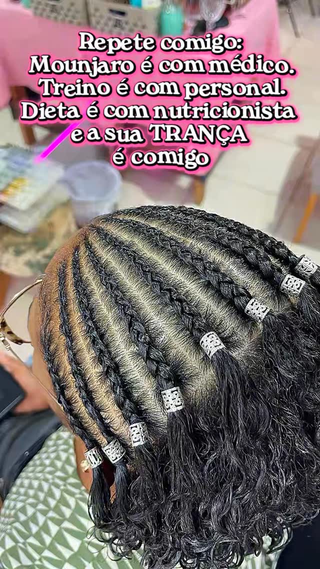 Está esperando o quê para fazer suas tranças?
Além de práticas e estilosas, elas realçam sua beleza e facilitam sua rotina. 💖
Escolha seu modelo, reserve seu horário e saia daqui se sentindo incrível!😍 @studiocahsouzahairbutique 

📲 Envie uma mensagem agora e agende seu atendimento
WhatsApp 18.9.9803-0522